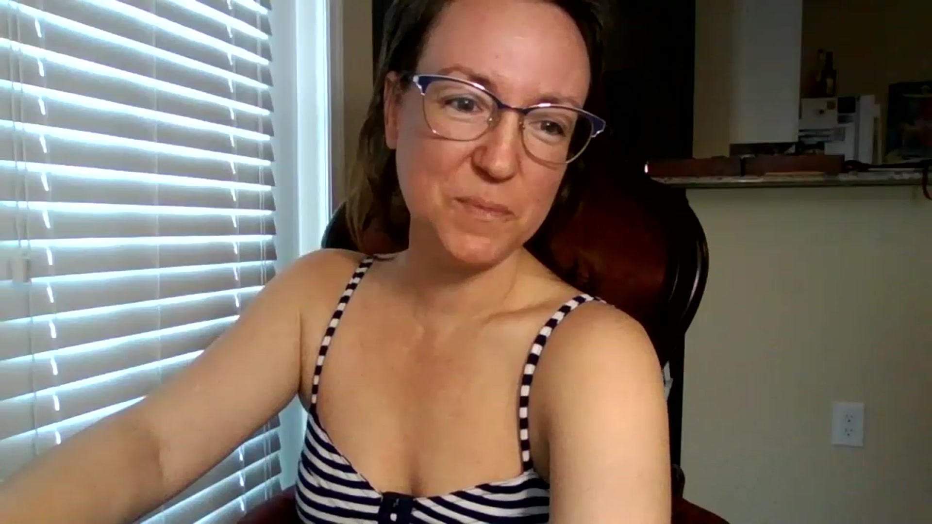 Gallery image thumbnail from AmiRobertsXO's myfreecams stream on, 07/22/2023, 19:41 image 15 of 20