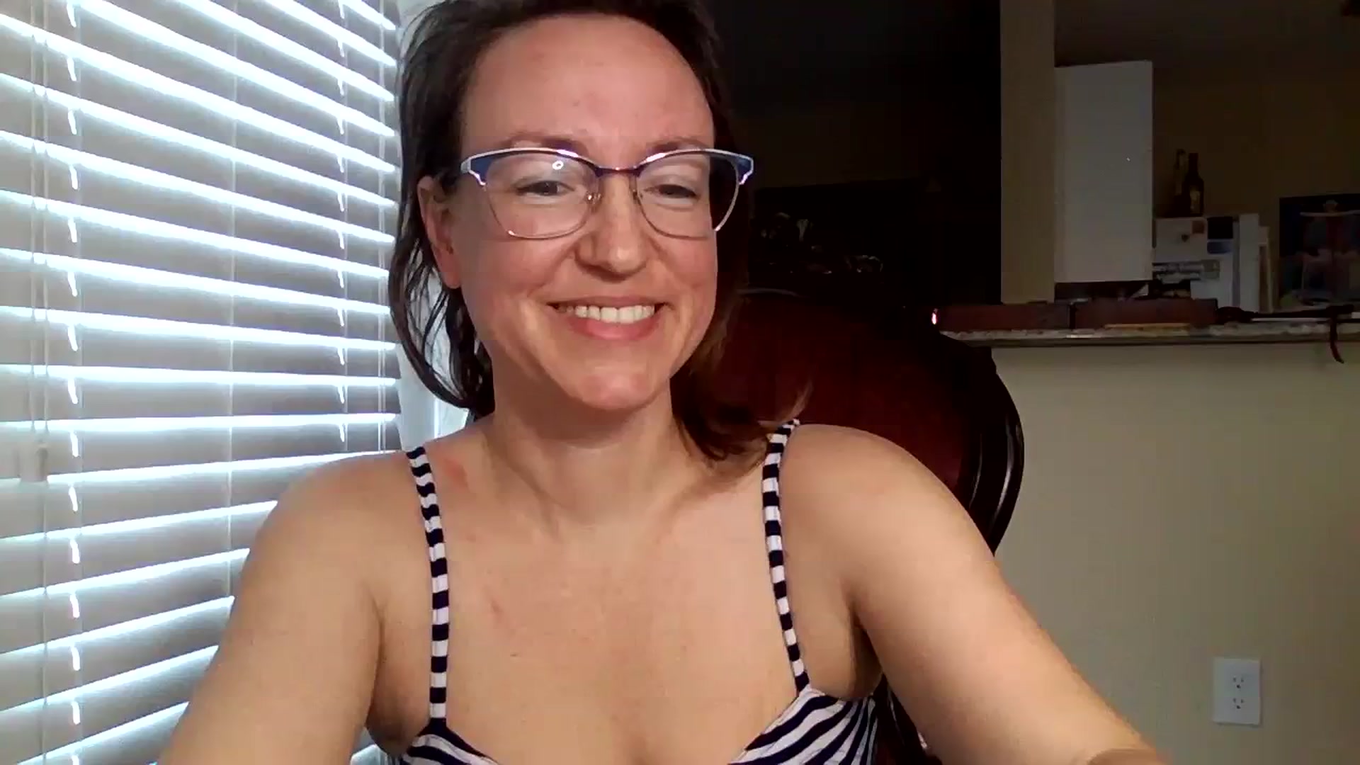 Gallery image thumbnail from AmiRobertsXO's myfreecams stream on, 07/22/2023, 19:41 image 3 of 20