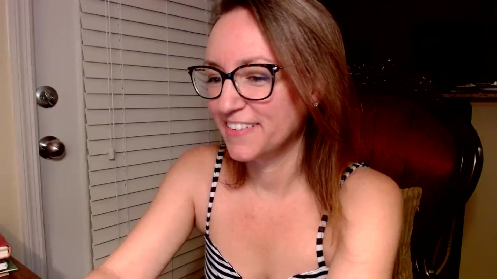 Gallery image thumbnail from AmiRobertsXO's myfreecams stream on, 08/28/2023, 11:13 image 5 of 20