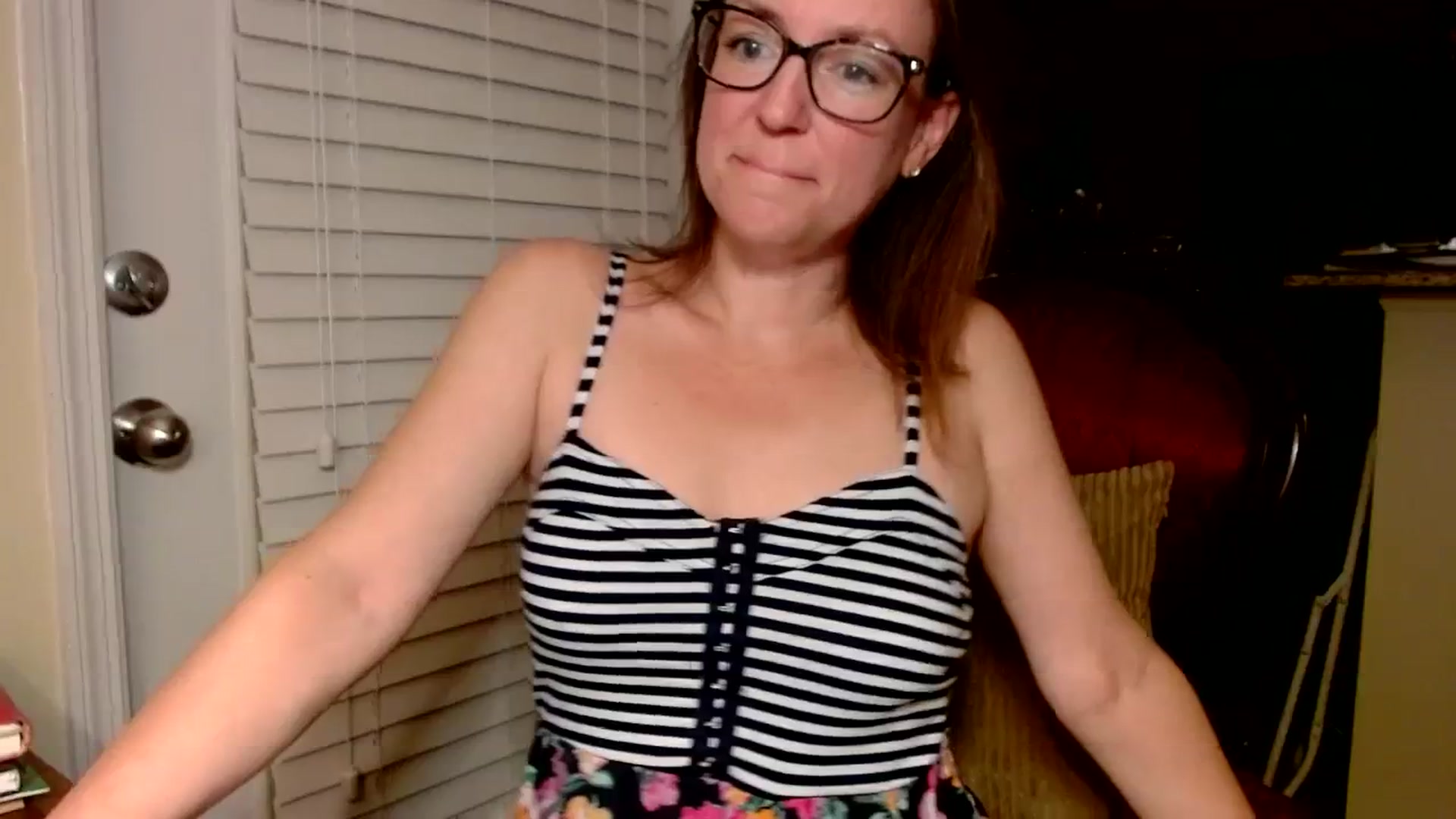 Gallery image thumbnail from AmiRobertsXO's myfreecams stream on, 08/28/2023, 11:13 image 3 of 20