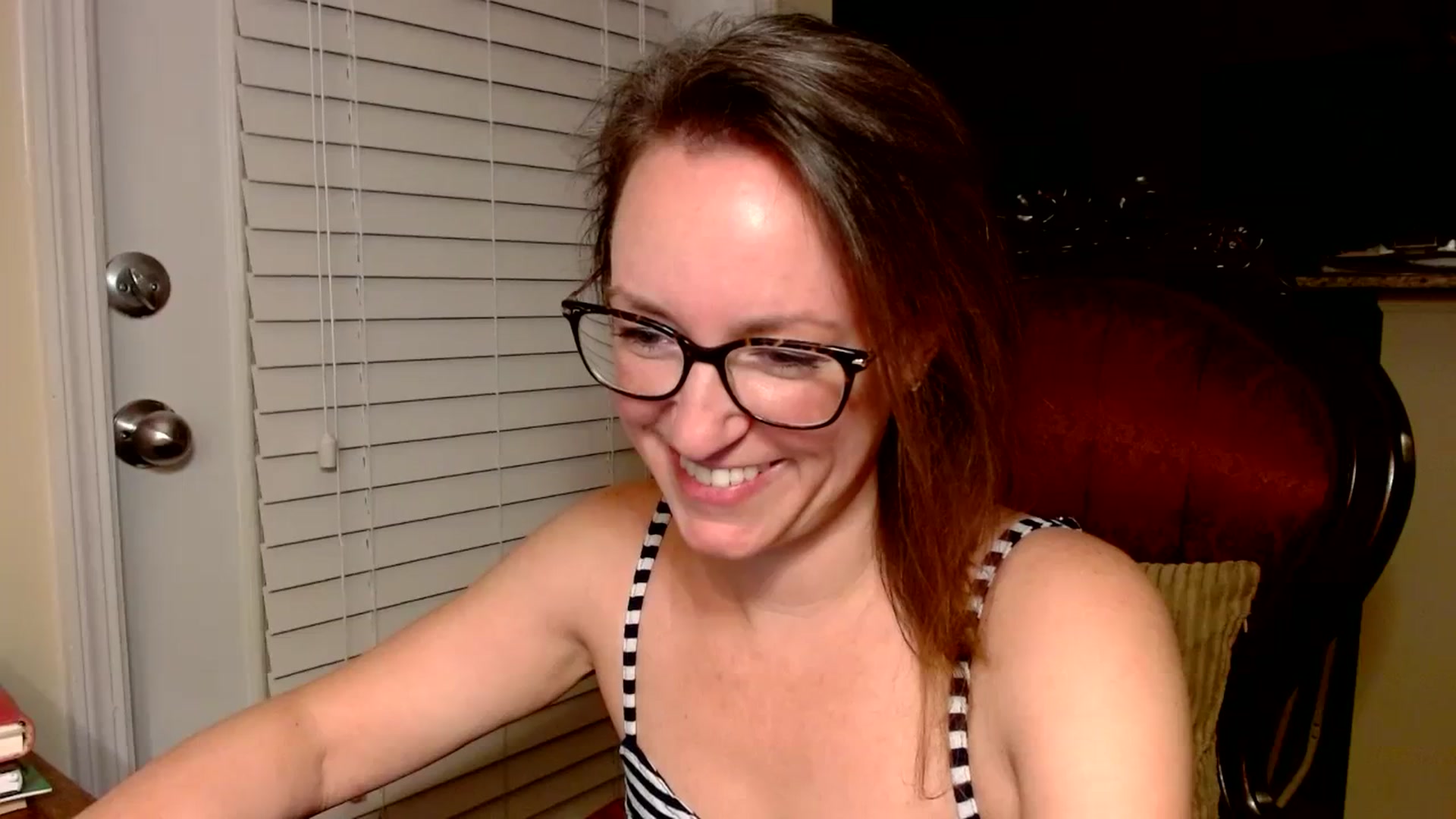 Gallery image thumbnail from AmiRobertsXO's myfreecams stream on, 08/28/2023, 11:13 image 10 of 20