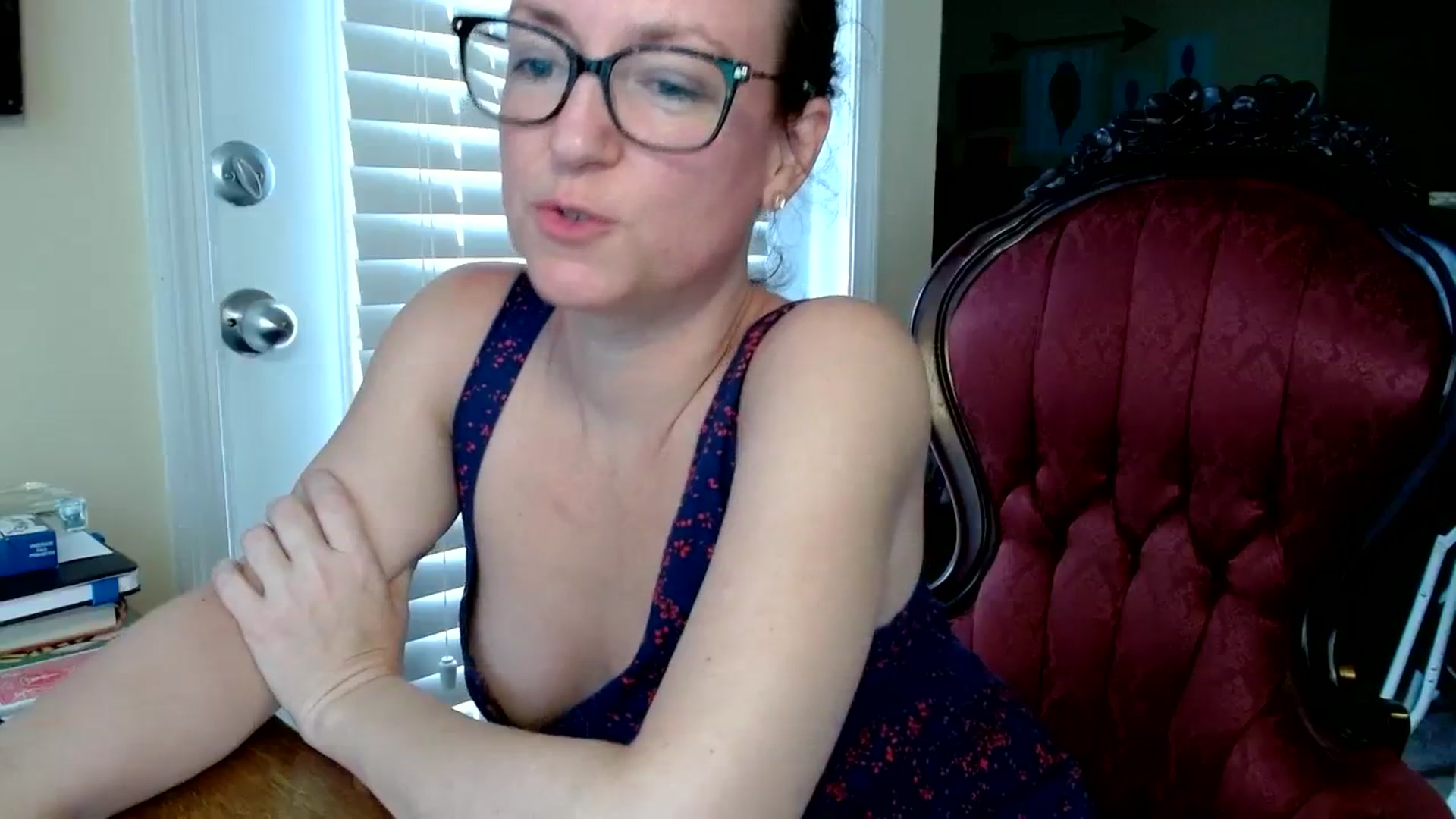 Gallery image thumbnail from AmiRobertsXO's myfreecams stream on, 08/29/2023, 14:18 image 7 of 20