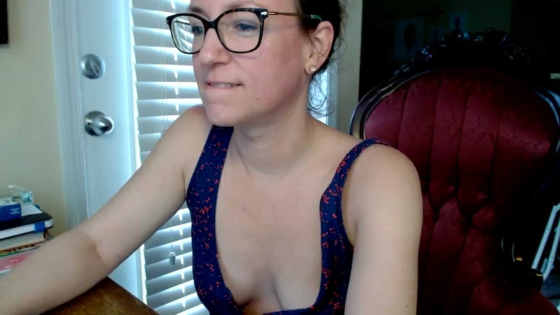 Gallery image thumbnail from AmiRobertsXO's myfreecams stream on, 08/29/2023, 14:18 image 11 of 20