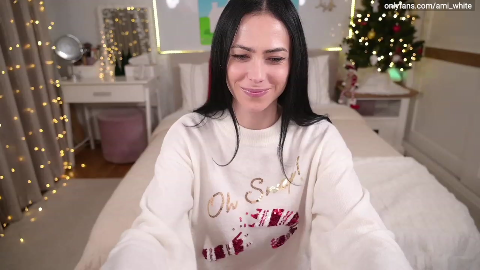 Gallery image thumbnail from Ami_White's myfreecams stream on, 12/19/2022, 18:11 image 12 of 20