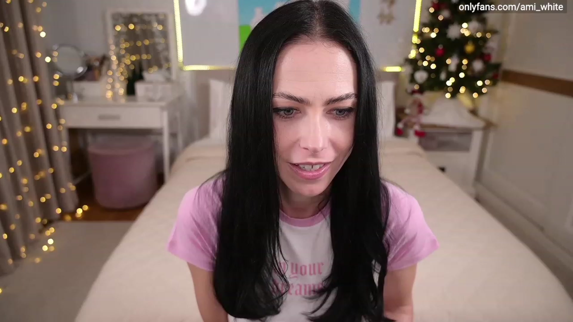 Gallery image thumbnail from Ami_White's myfreecams stream on, 01/10/2023, 15:18 image 6 of 20
