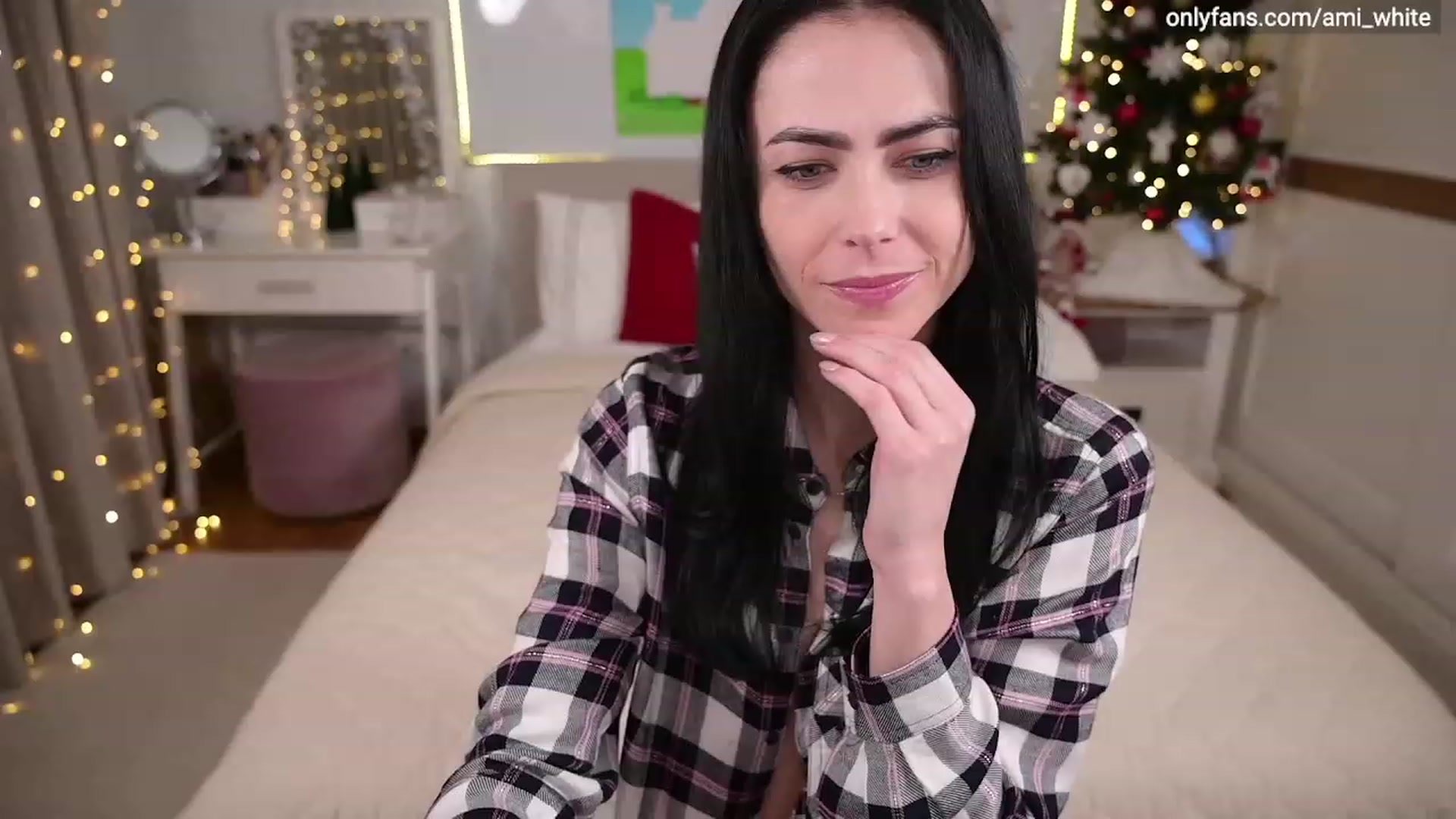 Gallery image thumbnail from Ami_White's myfreecams stream on, 01/13/2023, 19:15 image 14 of 20
