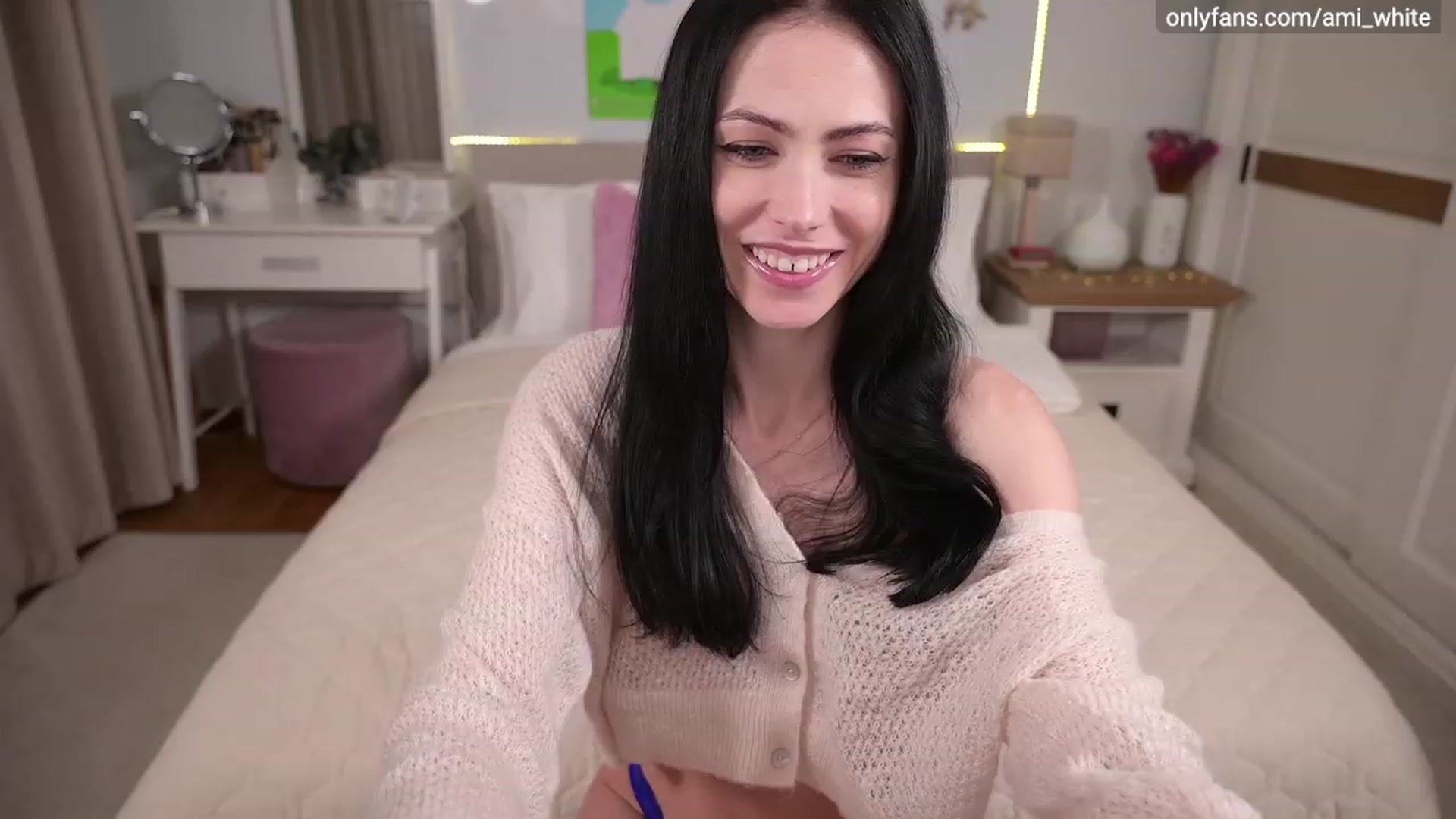 Gallery image thumbnail from Ami_White's myfreecams stream on, 01/25/2023, 17:55 image 12 of 20