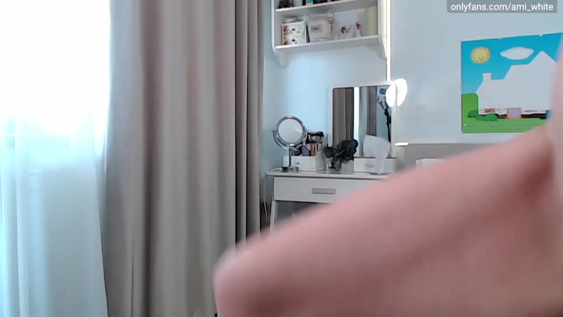Gallery image thumbnail from Ami_White's myfreecams stream on, 03/09/2023, 12:28 image 16 of 20