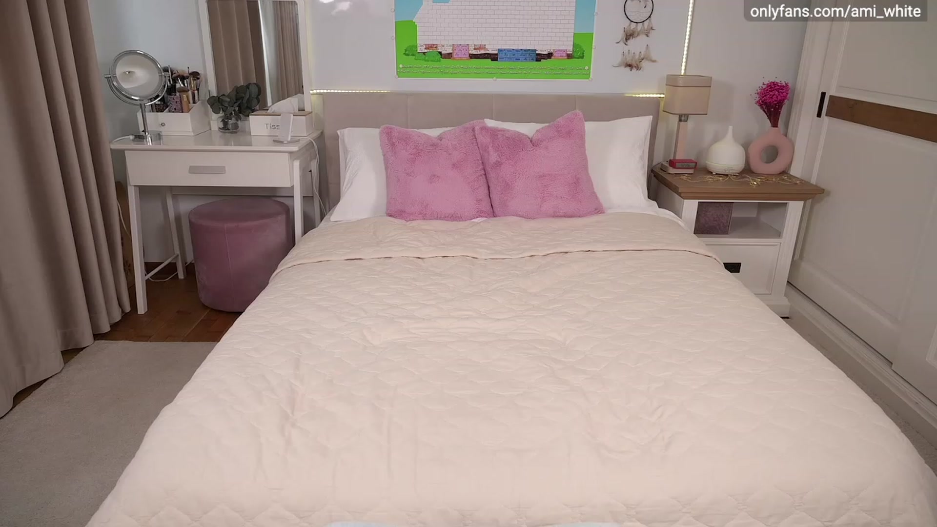Gallery image thumbnail from Ami_White's myfreecams stream on, 03/11/2023, 12:45 image 7 of 20