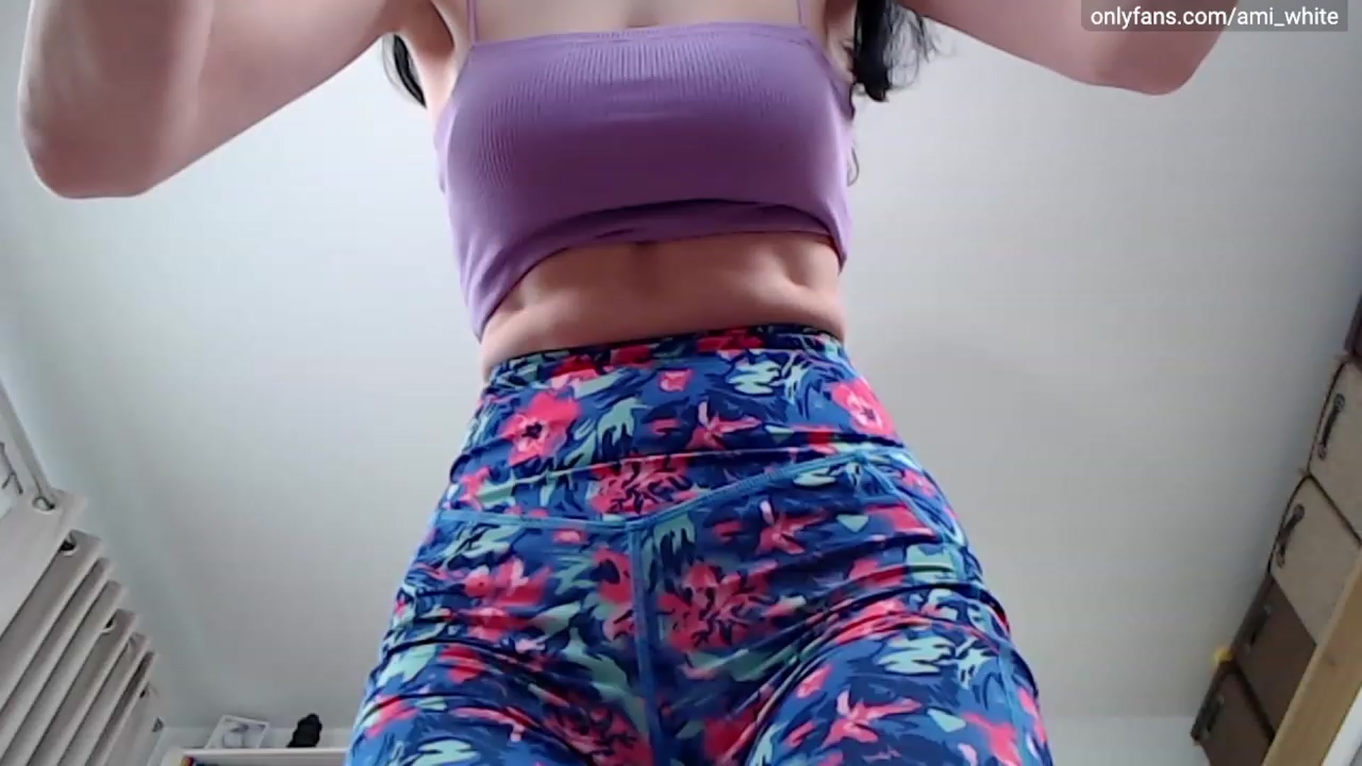 Gallery image thumbnail from Ami_White's myfreecams stream on, 03/27/2023, 08:35 image 8 of 20
