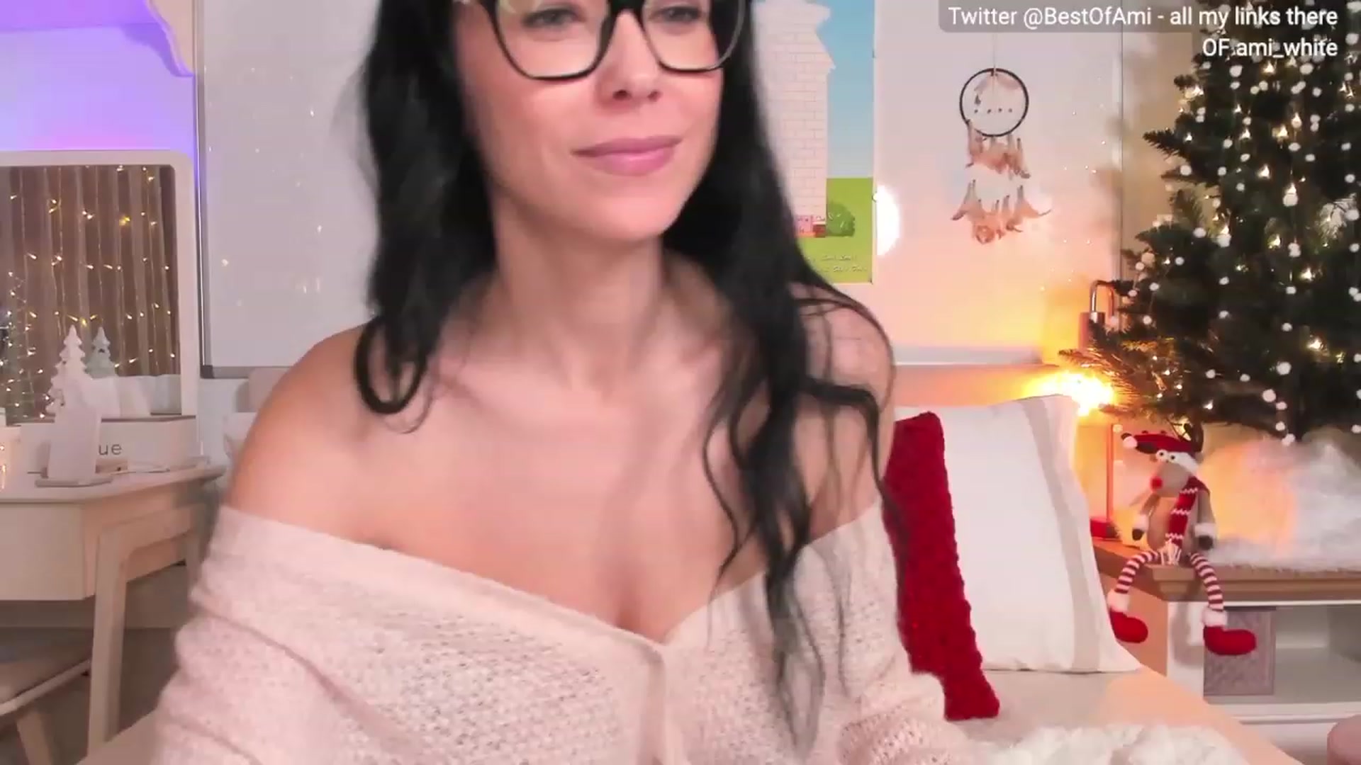 Gallery image thumbnail from Ami_White's myfreecams stream on, 12/21/2023, 08:38 image 2 of 20