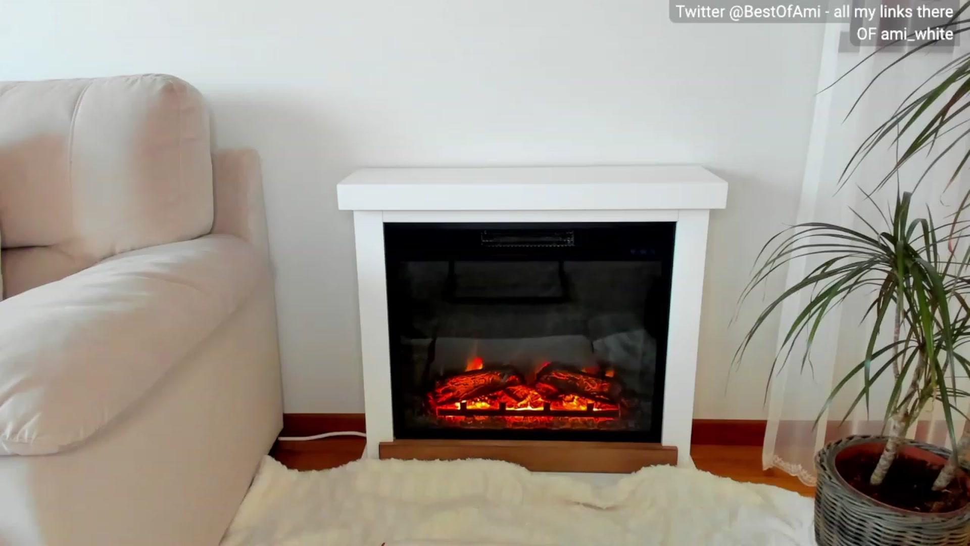 Gallery image thumbnail from Ami_White's myfreecams stream on, 02/25/2024, 06:45 image 16 of 20