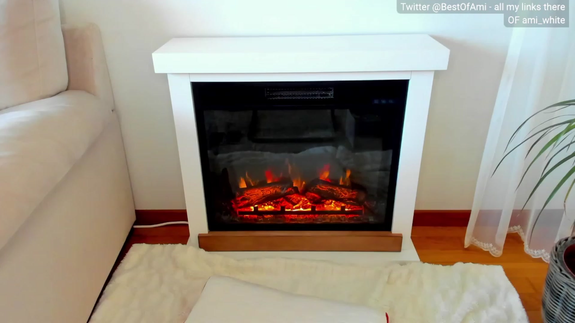 Gallery image thumbnail from Ami_White's myfreecams stream on, 02/28/2024, 06:39 image 16 of 20