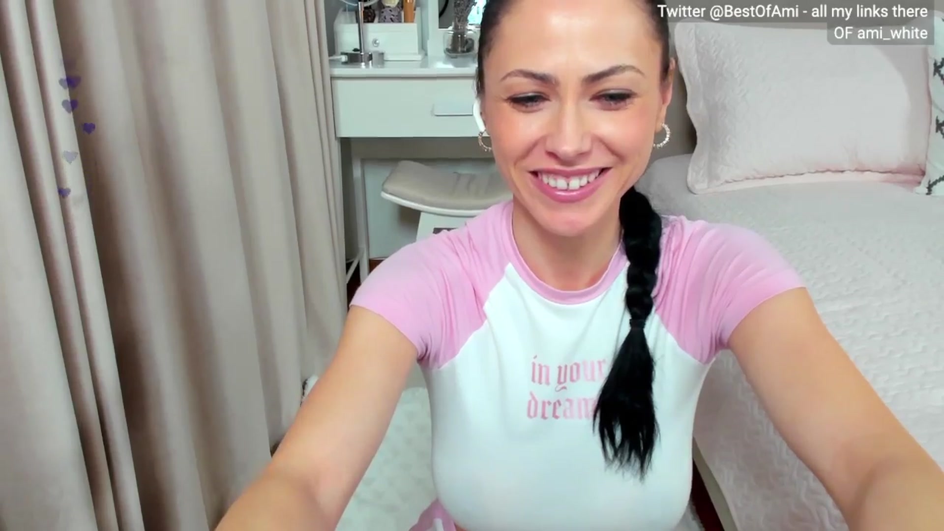 Gallery image thumbnail from Ami_White's myfreecams stream on, 04/05/2024, 03:57 image 3 of 20