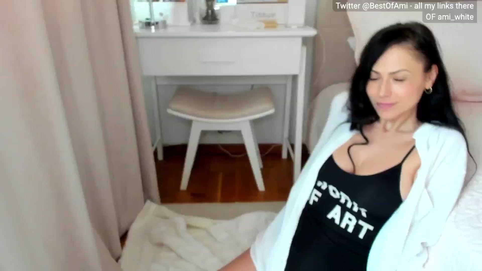 Gallery image thumbnail from Ami_White's myfreecams stream on, 04/22/2024, 14:28 image 7 of 20