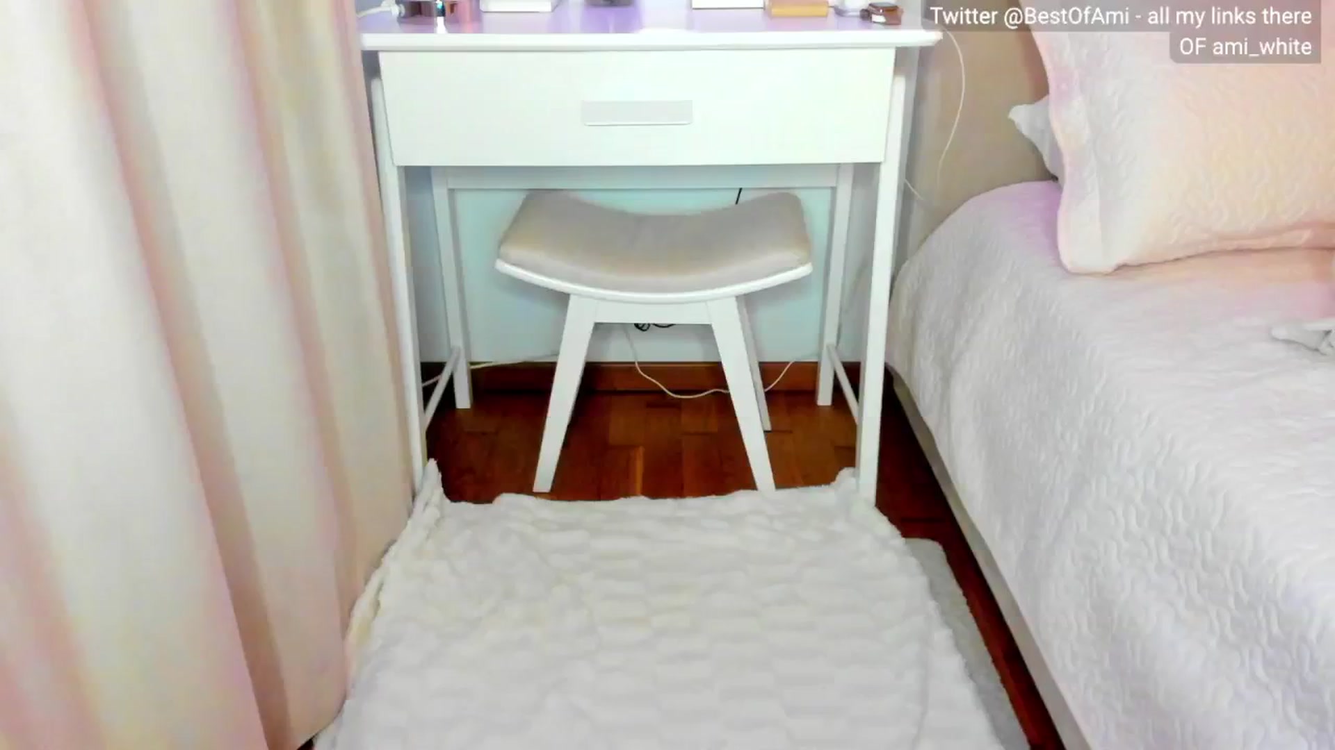 Gallery image thumbnail from Ami_White's myfreecams stream on, 04/26/2024, 16:55 image 11 of 20