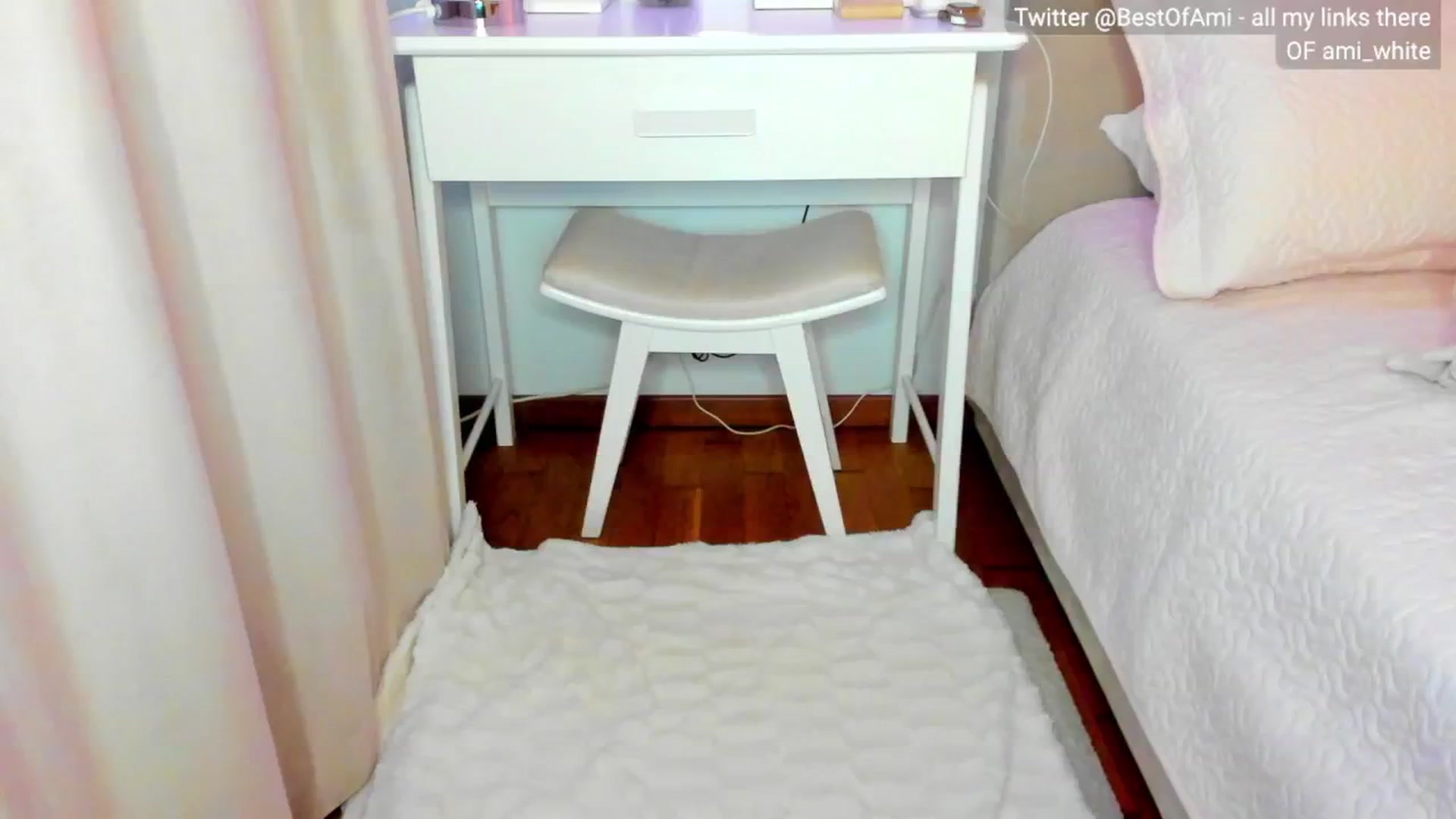 Gallery image thumbnail from Ami_White's myfreecams stream on, 04/26/2024, 16:55 image 12 of 20