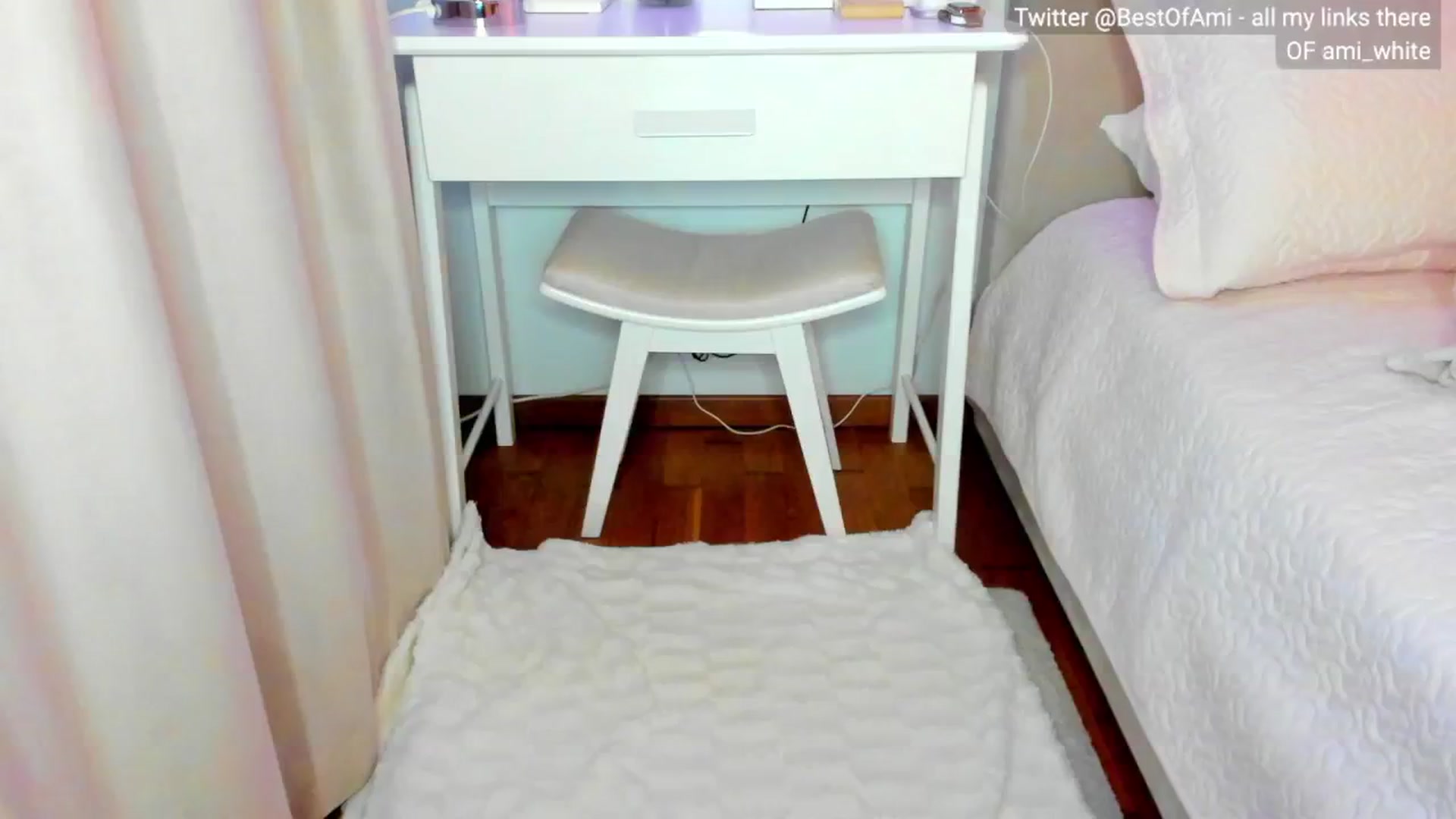 Gallery image thumbnail from Ami_White's myfreecams stream on, 04/26/2024, 16:55 image 13 of 20