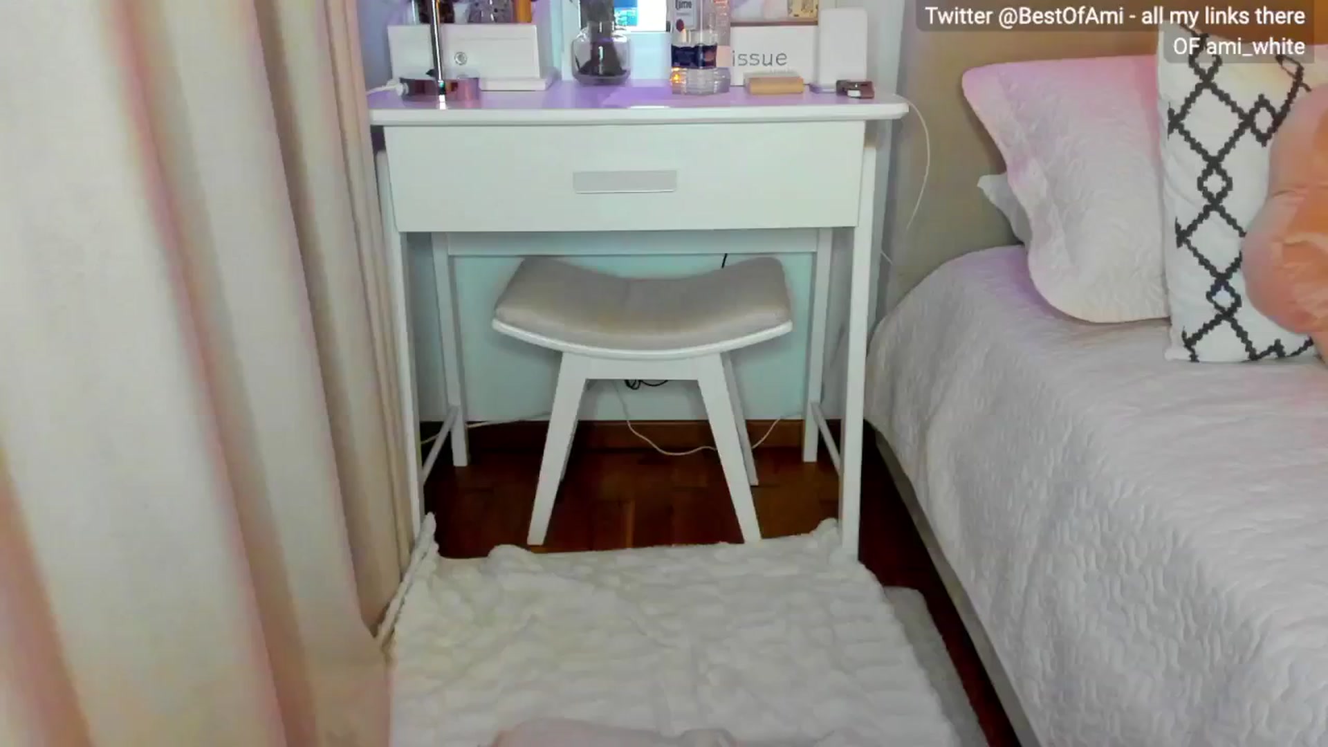 Gallery image thumbnail from Ami_White's myfreecams stream on, 04/26/2024, 18:25 image 18 of 20