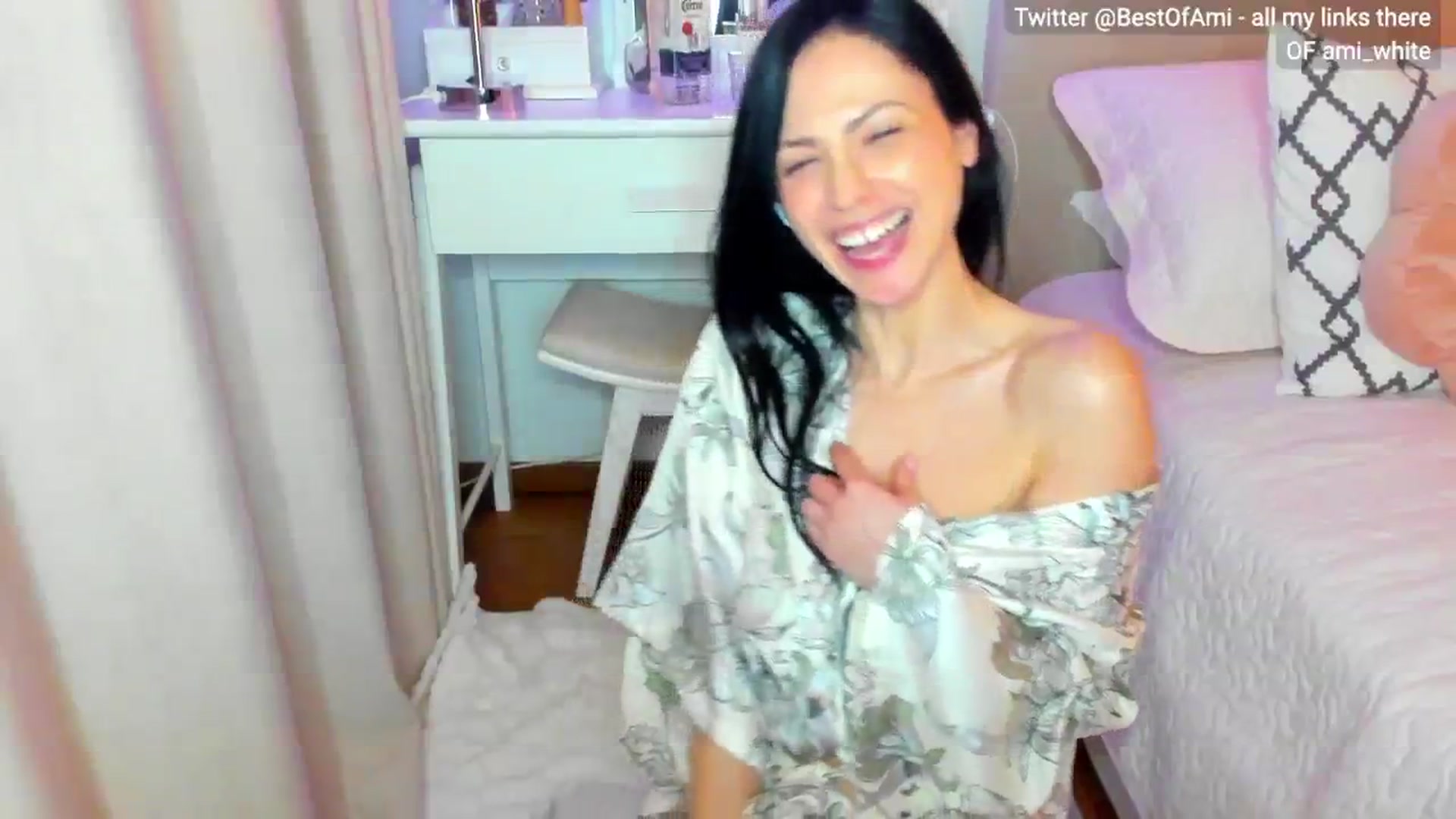 Gallery image thumbnail from Ami_White's myfreecams stream on, 04/26/2024, 18:25 image 11 of 20