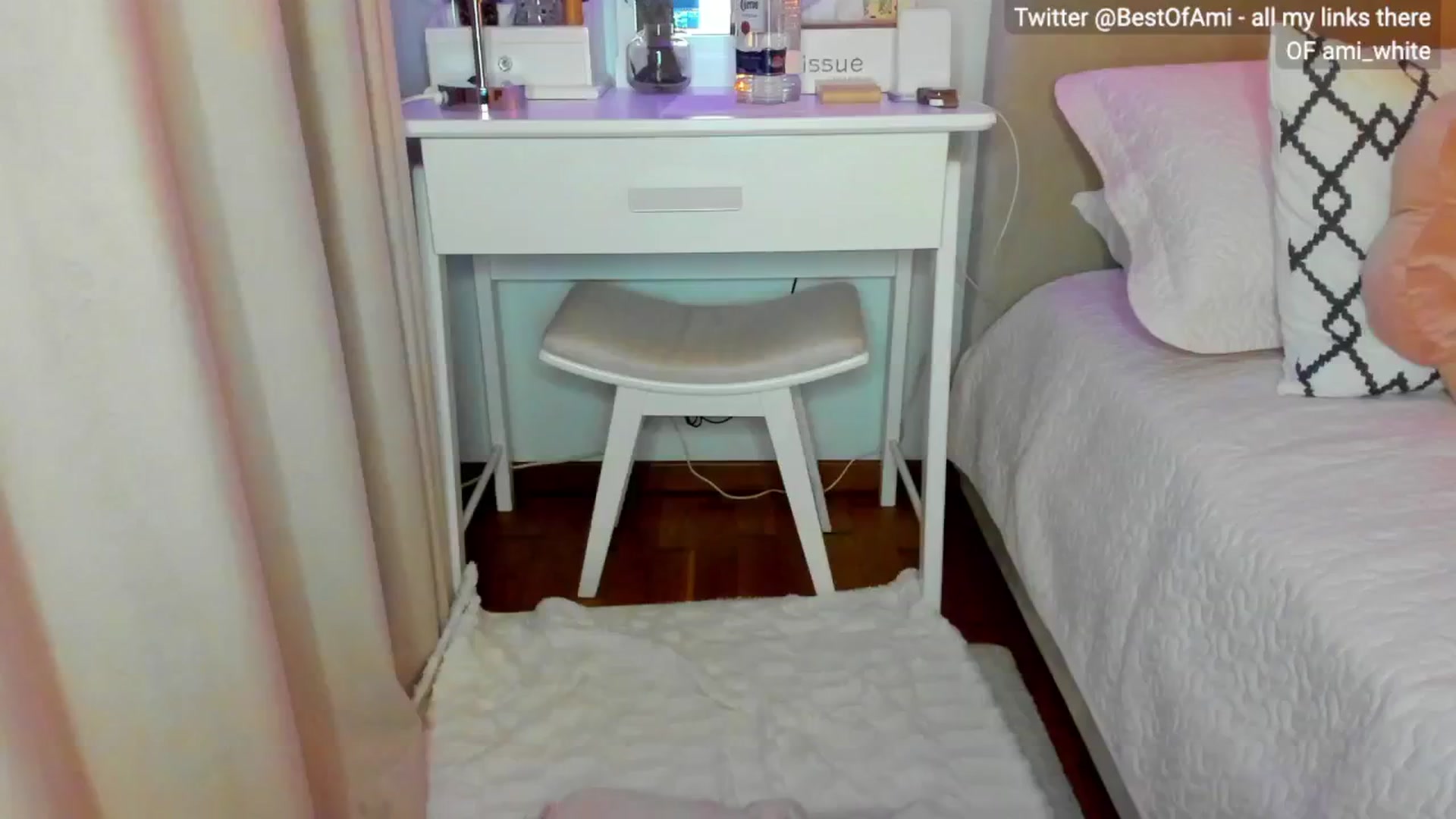 Gallery image thumbnail from Ami_White's myfreecams stream on, 04/26/2024, 18:25 image 17 of 20