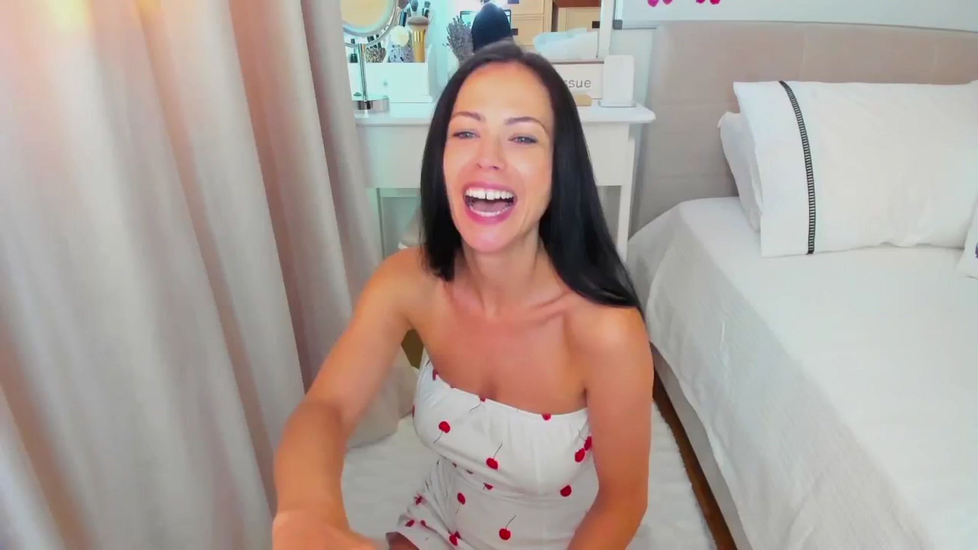 Gallery image thumbnail from Ami_White's myfreecams stream on, 08/20/2024, 05:33 image 9 of 20