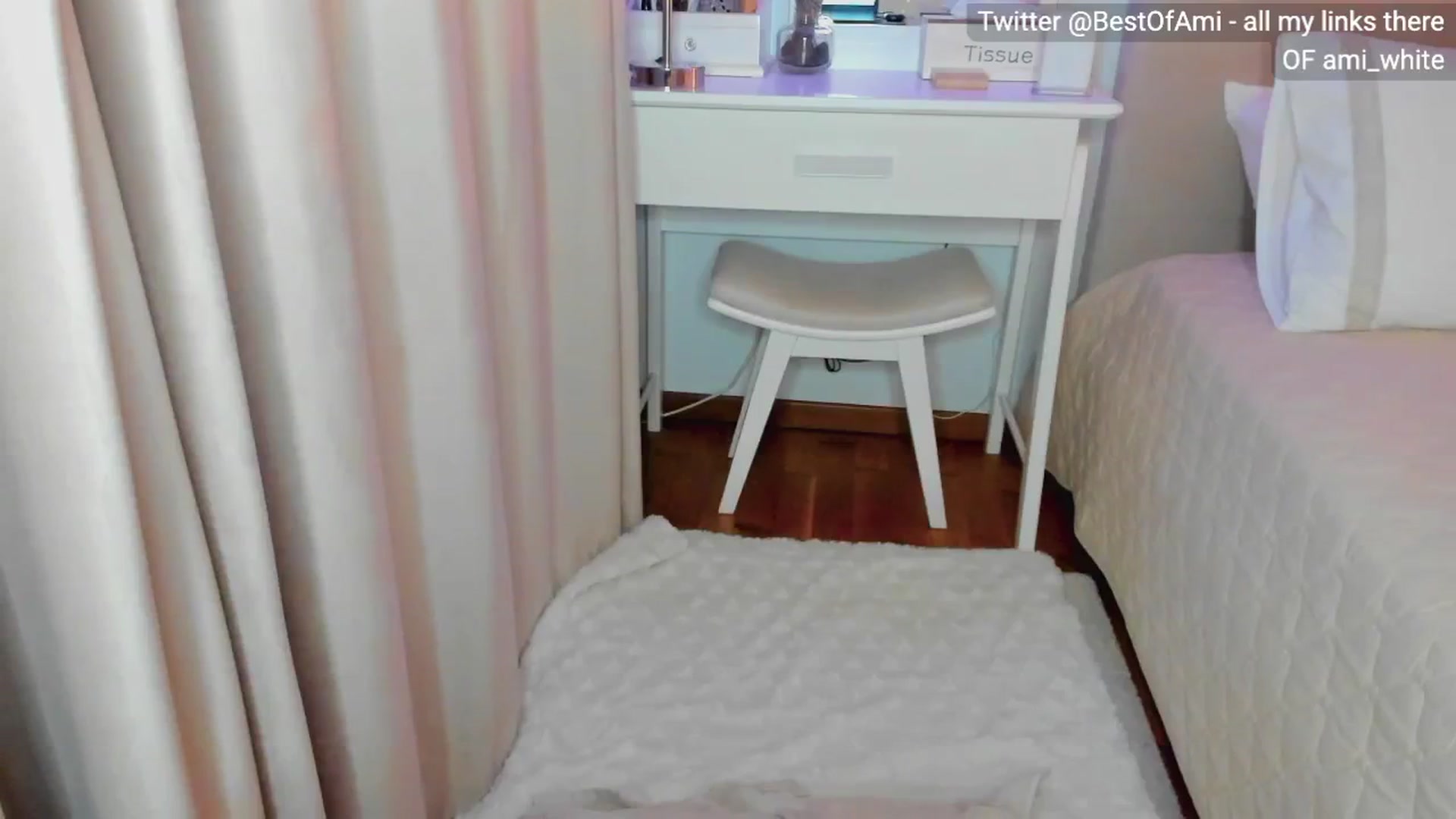 Gallery image thumbnail from Ami_White's myfreecams stream on, 10/07/2024, 19:49 image 19 of 20