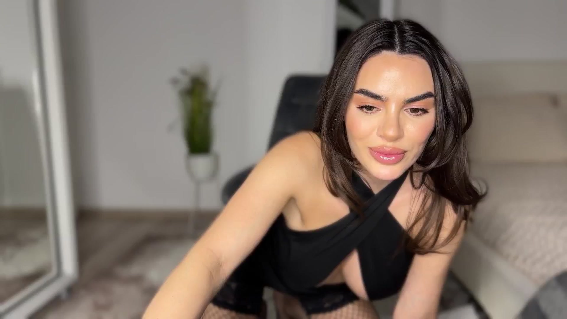 Gallery image thumbnail from Ami_loveee's myfreecams stream on, 02/18/2025, 22:32 image 10 of 20