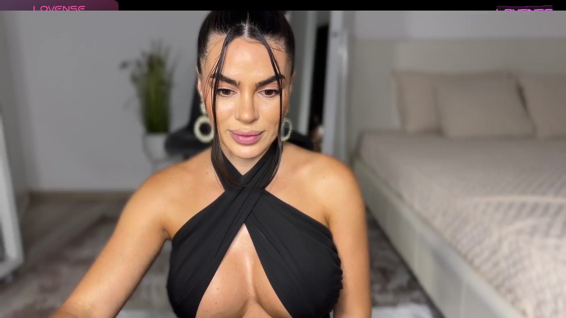 Gallery image thumbnail from Ami_loveee's myfreecams stream on, 09/19/2025, 19:59 image 15 of 20