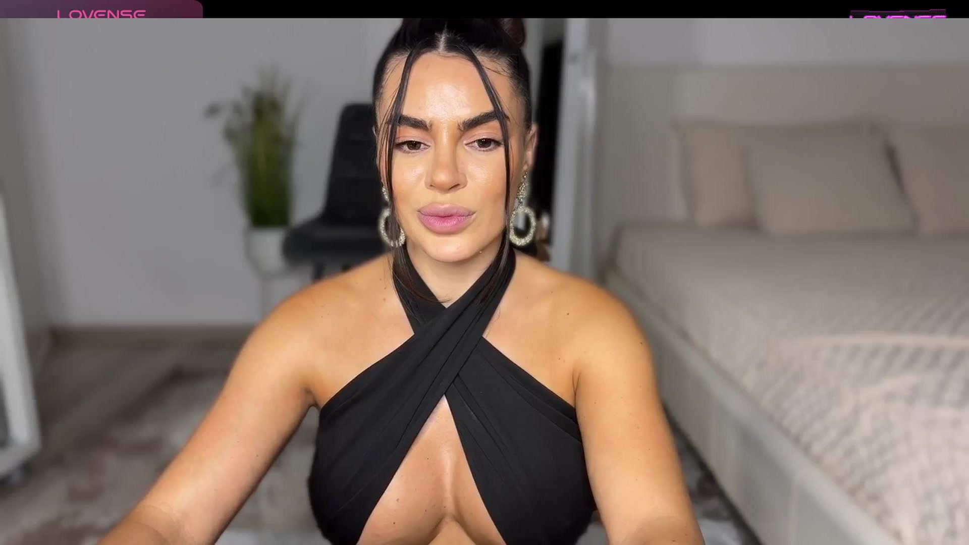 Gallery image thumbnail from Ami_loveee's myfreecams stream on, 09/19/2025, 19:59 image 16 of 20