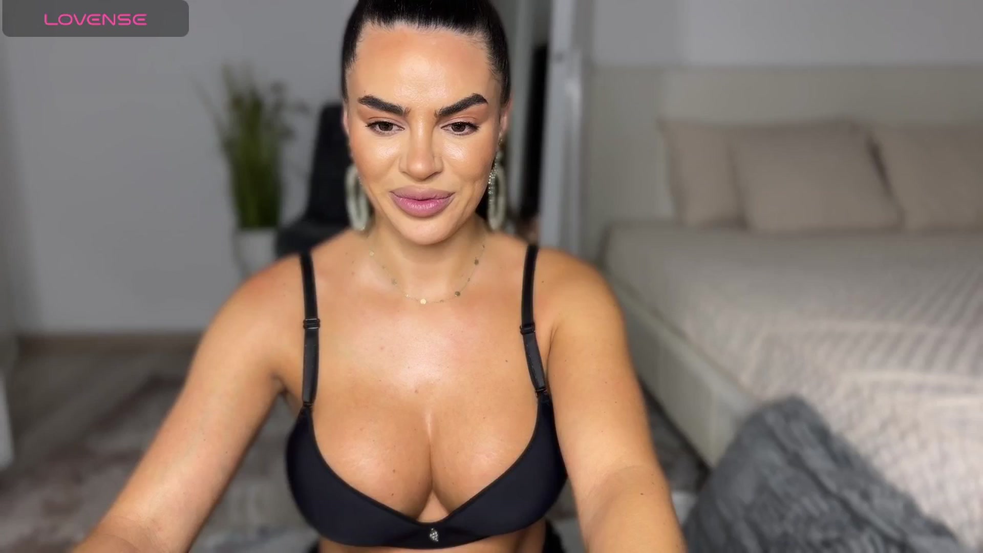 Gallery image thumbnail from Ami_loveee's myfreecams stream on, 10/10/2025, 20:51 image 5 of 20