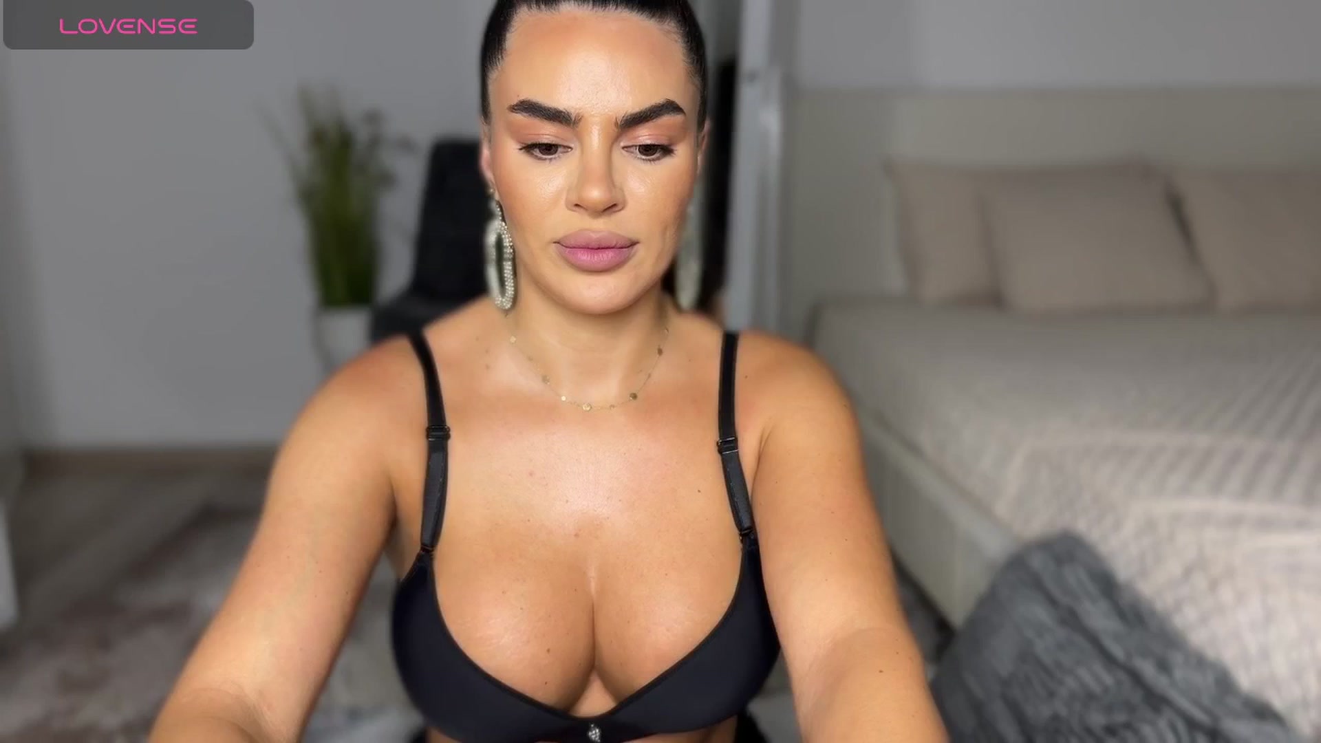 Gallery image thumbnail from Ami_loveee's myfreecams stream on, 10/10/2025, 20:51 image 4 of 20