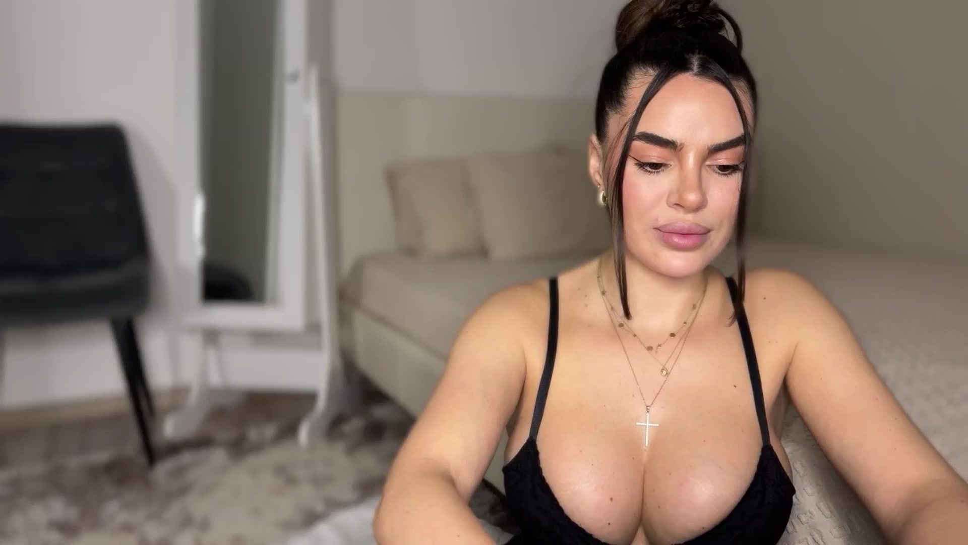 Gallery image thumbnail from Ami_loveee's myfreecams stream on, 04/07/2026, 19:27 image 5 of 20