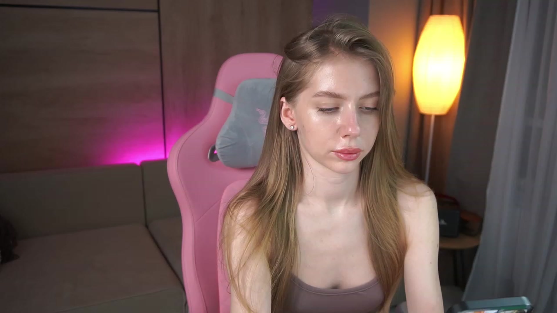 Gallery image thumbnail from Ami_mun's myfreecams stream on, 12/26/2023, 19:16 image 9 of 20