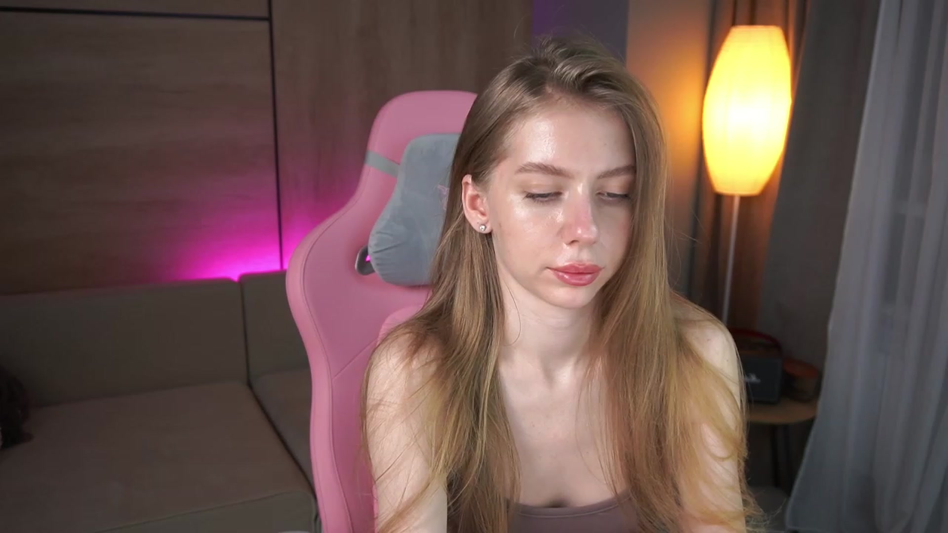 Gallery image thumbnail from Ami_mun's myfreecams stream on, 12/26/2023, 19:16 image 13 of 20