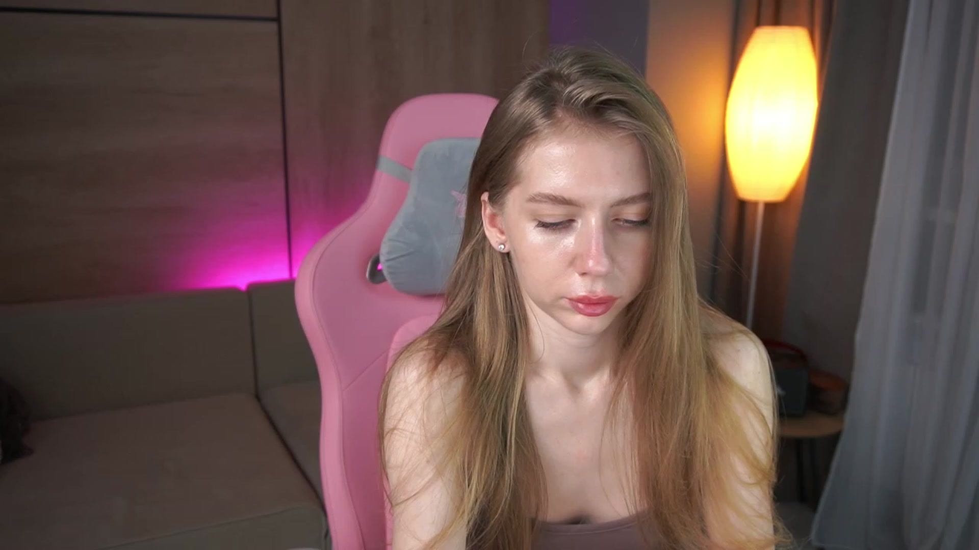 Gallery image thumbnail from Ami_mun's myfreecams stream on, 12/26/2023, 19:16 image 17 of 20