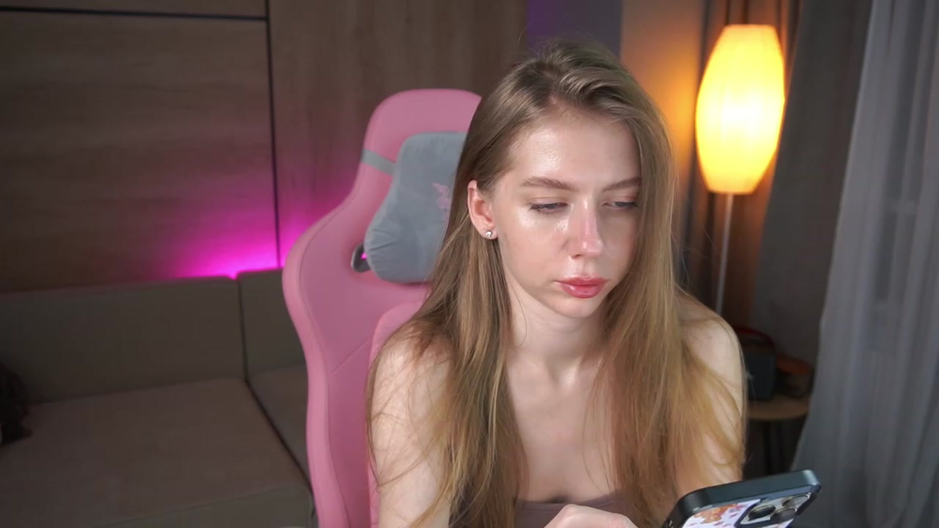 Gallery image thumbnail from Ami_mun's myfreecams stream on, 12/26/2023, 19:16 image 18 of 20