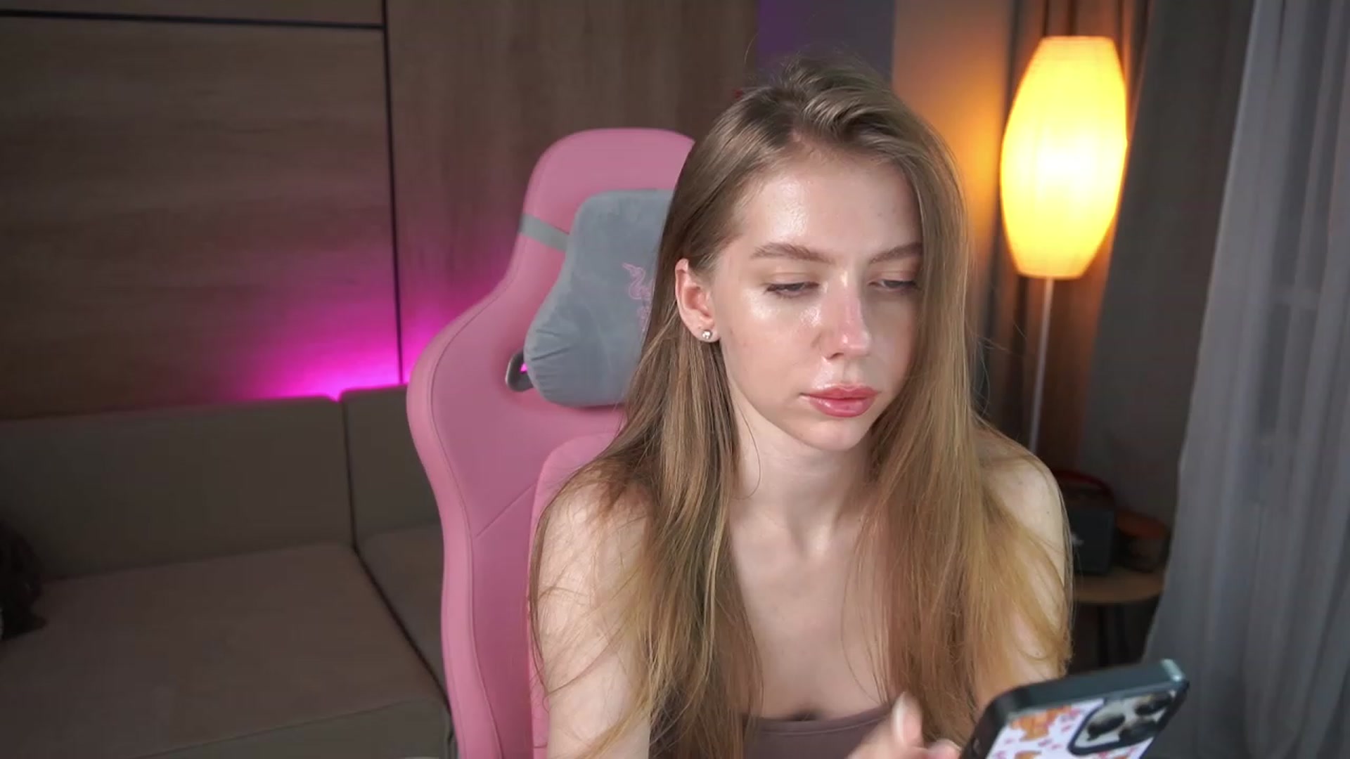 Gallery image thumbnail from Ami_mun's myfreecams stream on, 12/26/2023, 19:16 image 15 of 20
