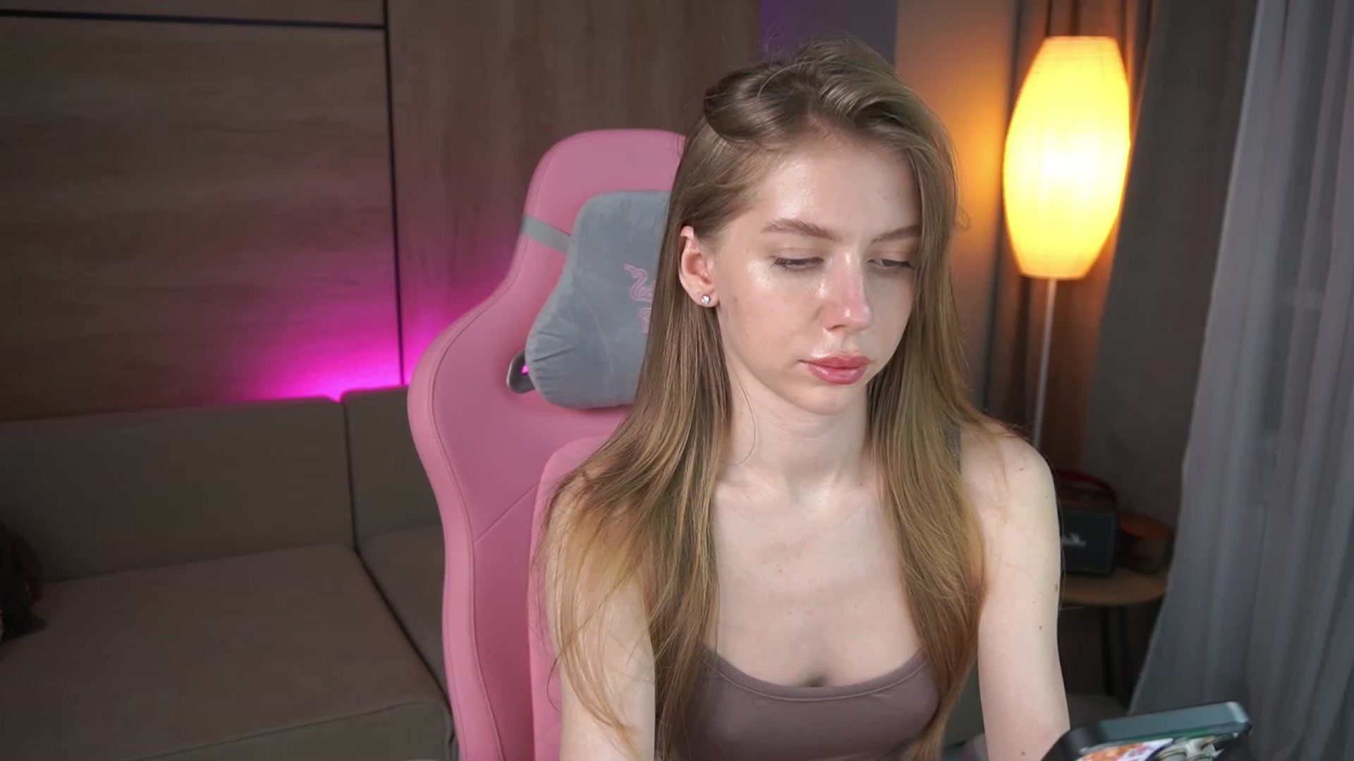 Gallery image thumbnail from Ami_mun's myfreecams stream on, 12/26/2023, 19:16 image 7 of 20