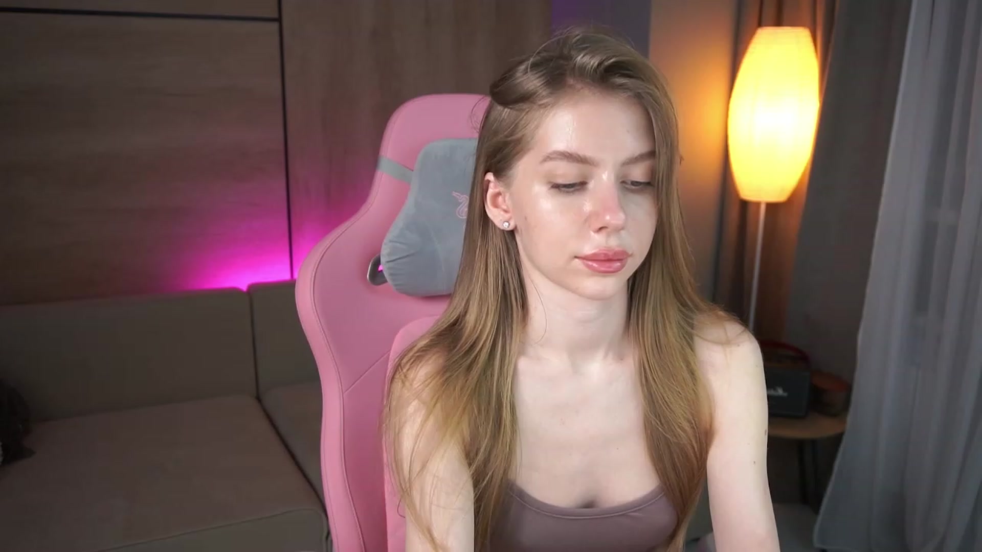 Gallery image thumbnail from Ami_mun's myfreecams stream on, 12/26/2023, 19:16 image 8 of 20