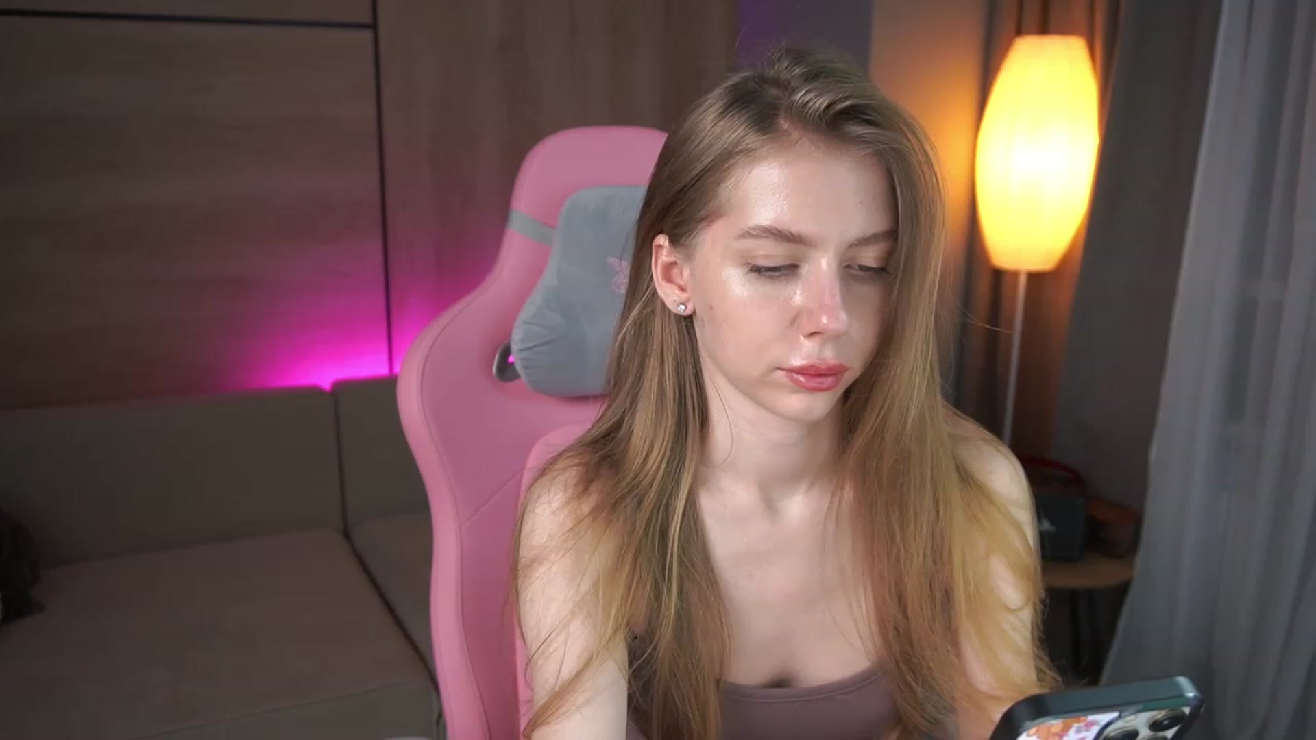 Gallery image thumbnail from Ami_mun's myfreecams stream on, 12/26/2023, 19:16 image 12 of 20