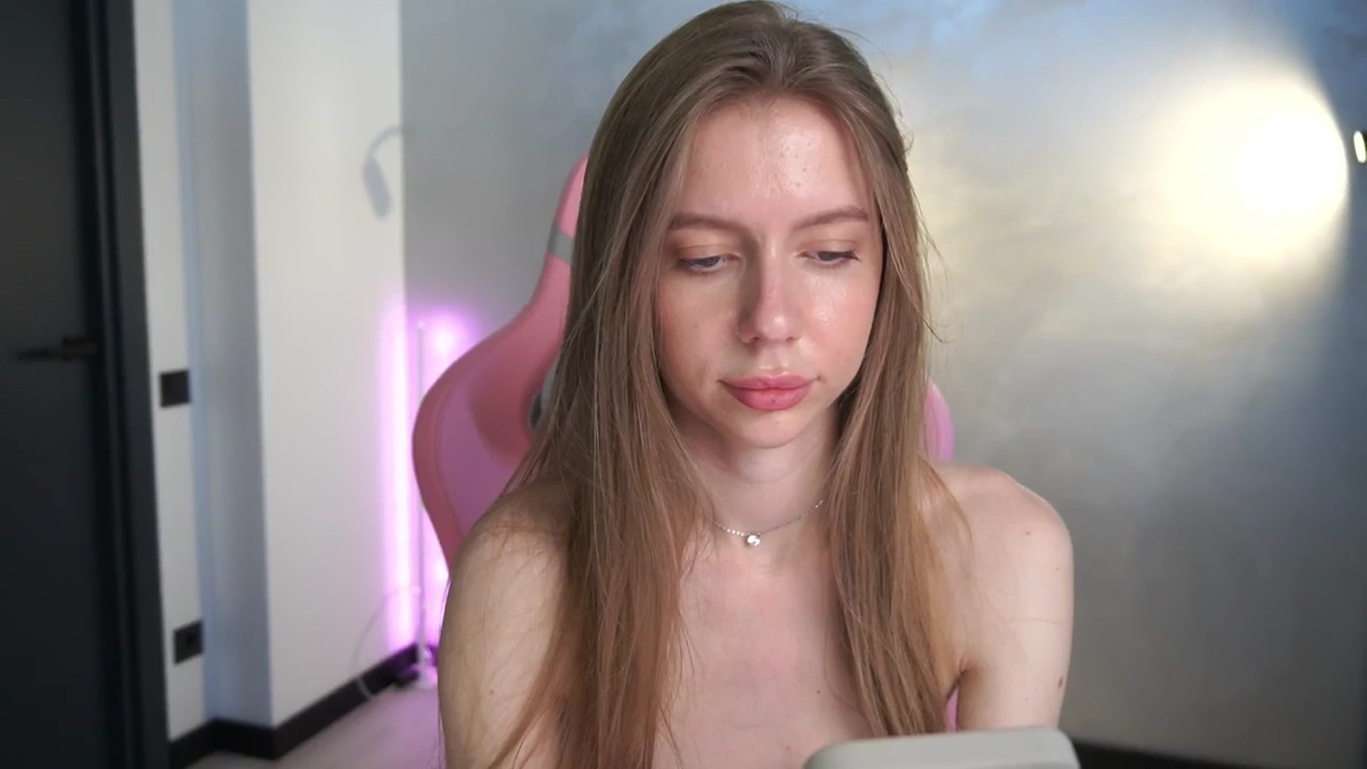 Gallery image thumbnail from Ami_mun's myfreecams stream on, 06/25/2024, 14:50 image 19 of 20