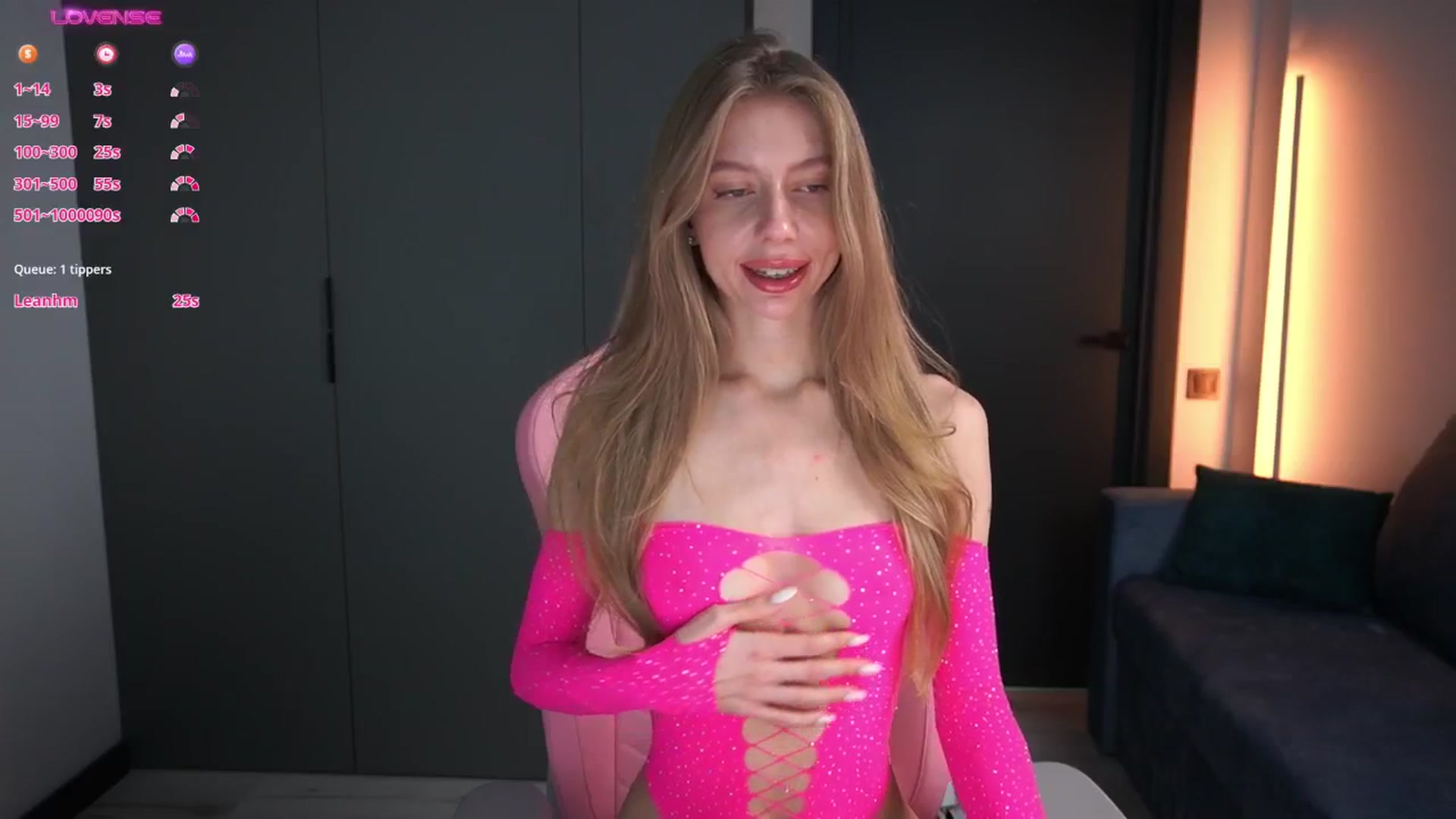 Gallery image thumbnail from Ami_mun's myfreecams stream on, 10/06/2024, 16:12 image 5 of 20