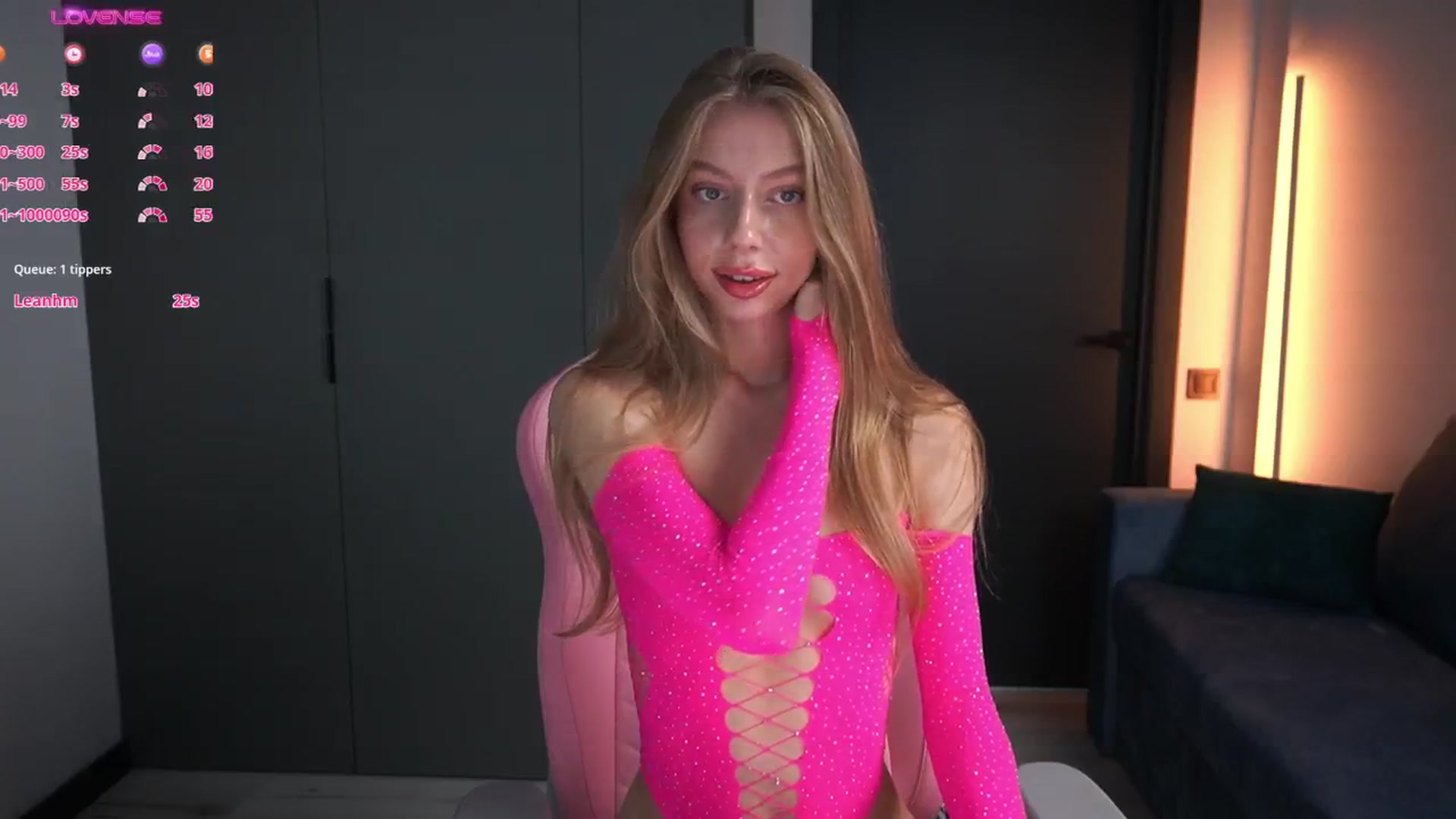 Gallery image thumbnail from Ami_mun's myfreecams stream on, 10/06/2024, 16:12 image 11 of 20