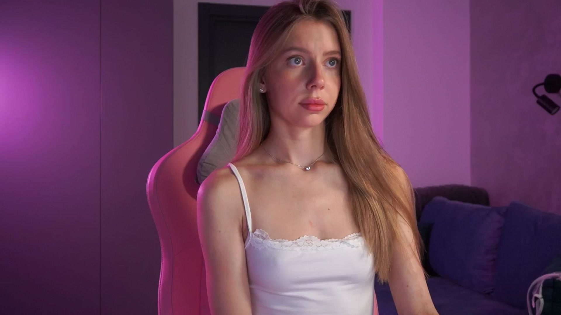 Gallery image thumbnail from Ami_mun's myfreecams stream on, 03/08/2025, 17:53 image 1 of 20