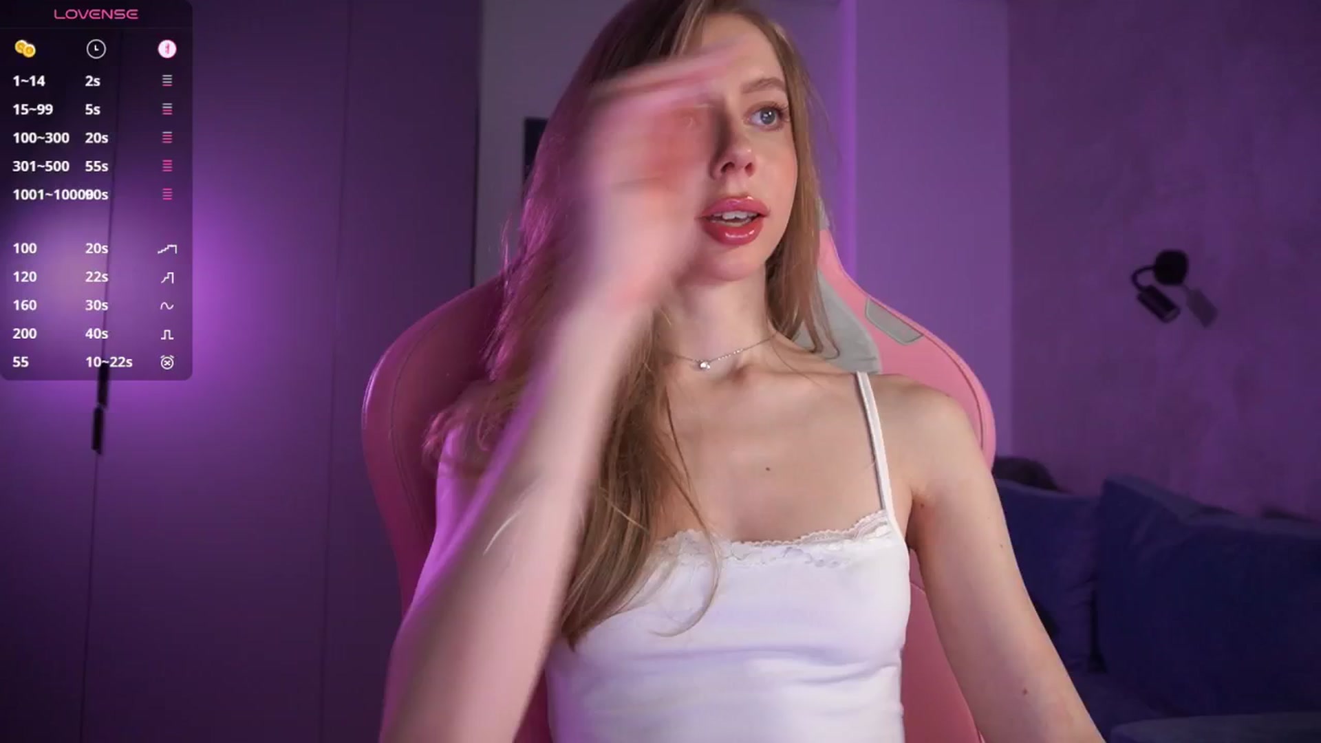 Gallery image thumbnail from Ami_mun's myfreecams stream on, 04/11/2025, 17:34 image 15 of 20