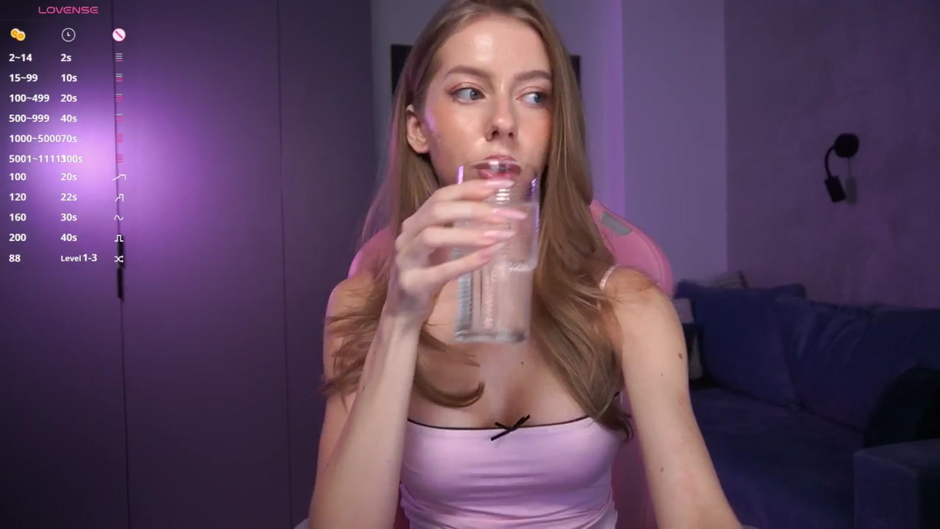 Gallery image thumbnail from Ami_mun's myfreecams stream on, 10/11/2025, 16:11 image 2 of 20