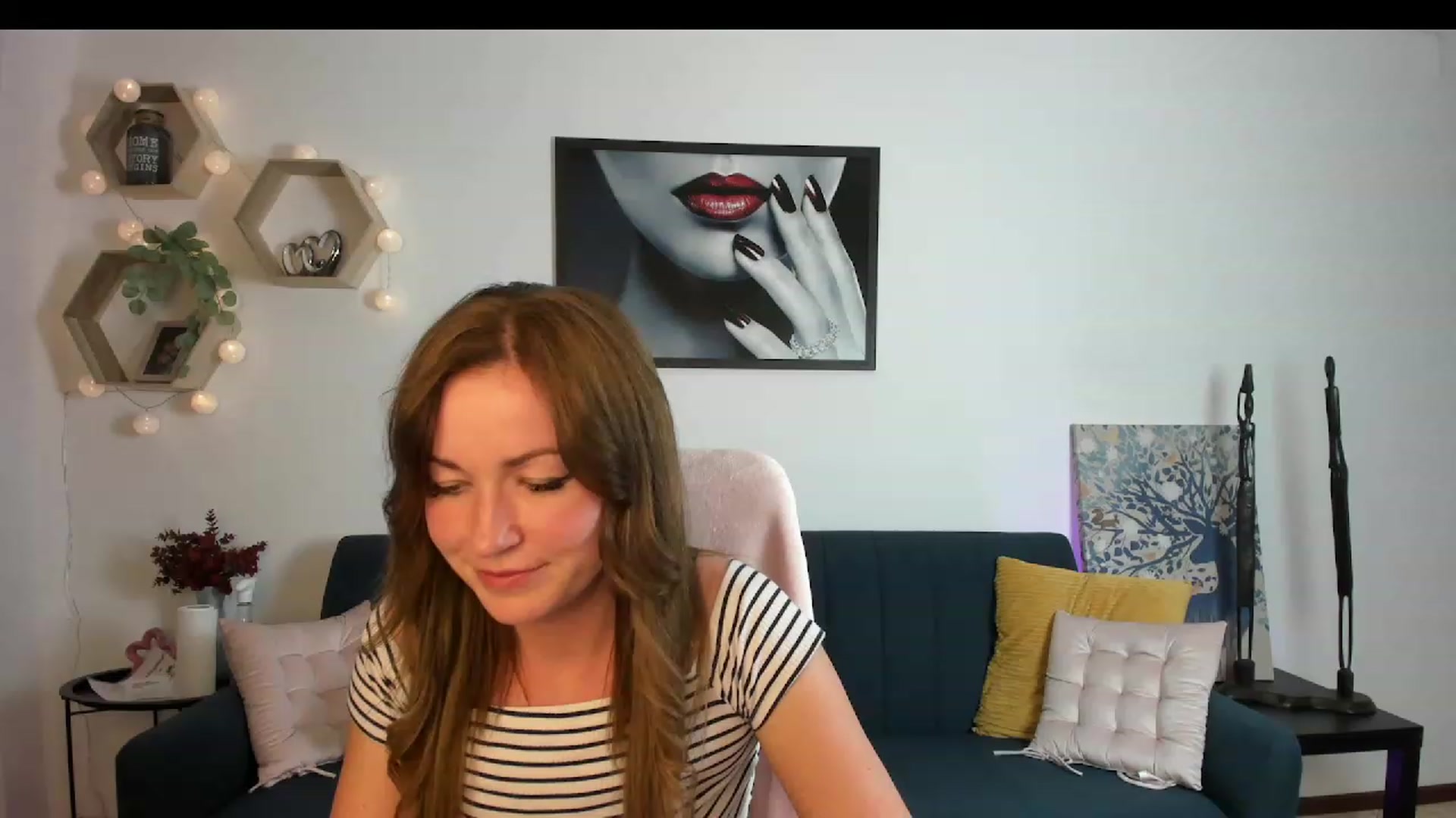 Gallery image thumbnail from Amia_Miley18's myfreecams stream on, 06/16/2023, 21:58 image 14 of 20