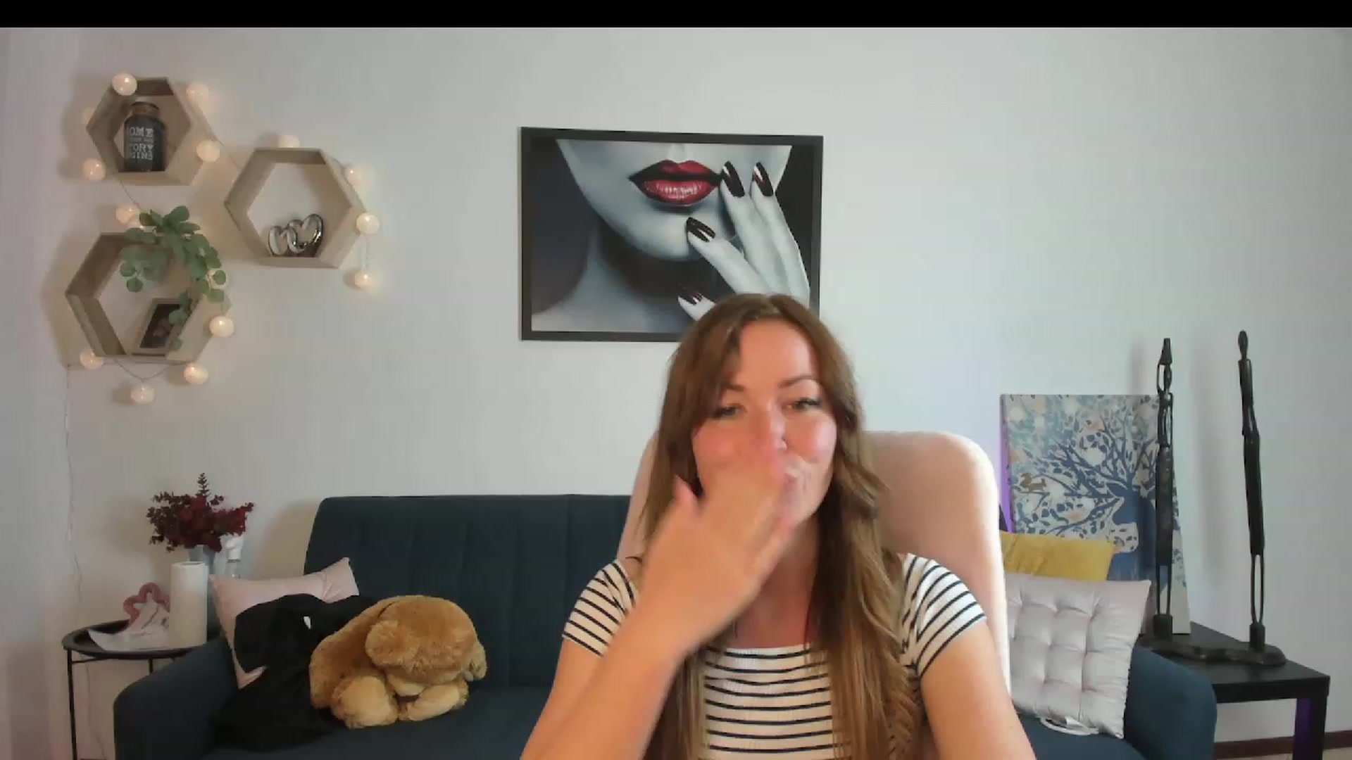 Gallery image thumbnail from Amia_Miley18's myfreecams stream on, 06/16/2023, 23:50 image 15 of 20