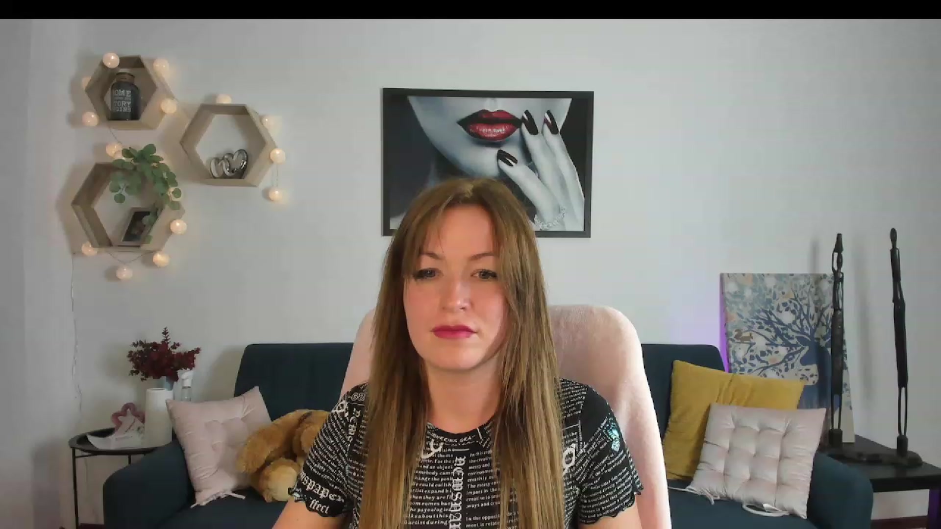 Gallery image thumbnail from Amia_Miley18's myfreecams stream on, 06/17/2023, 21:22 image 17 of 20